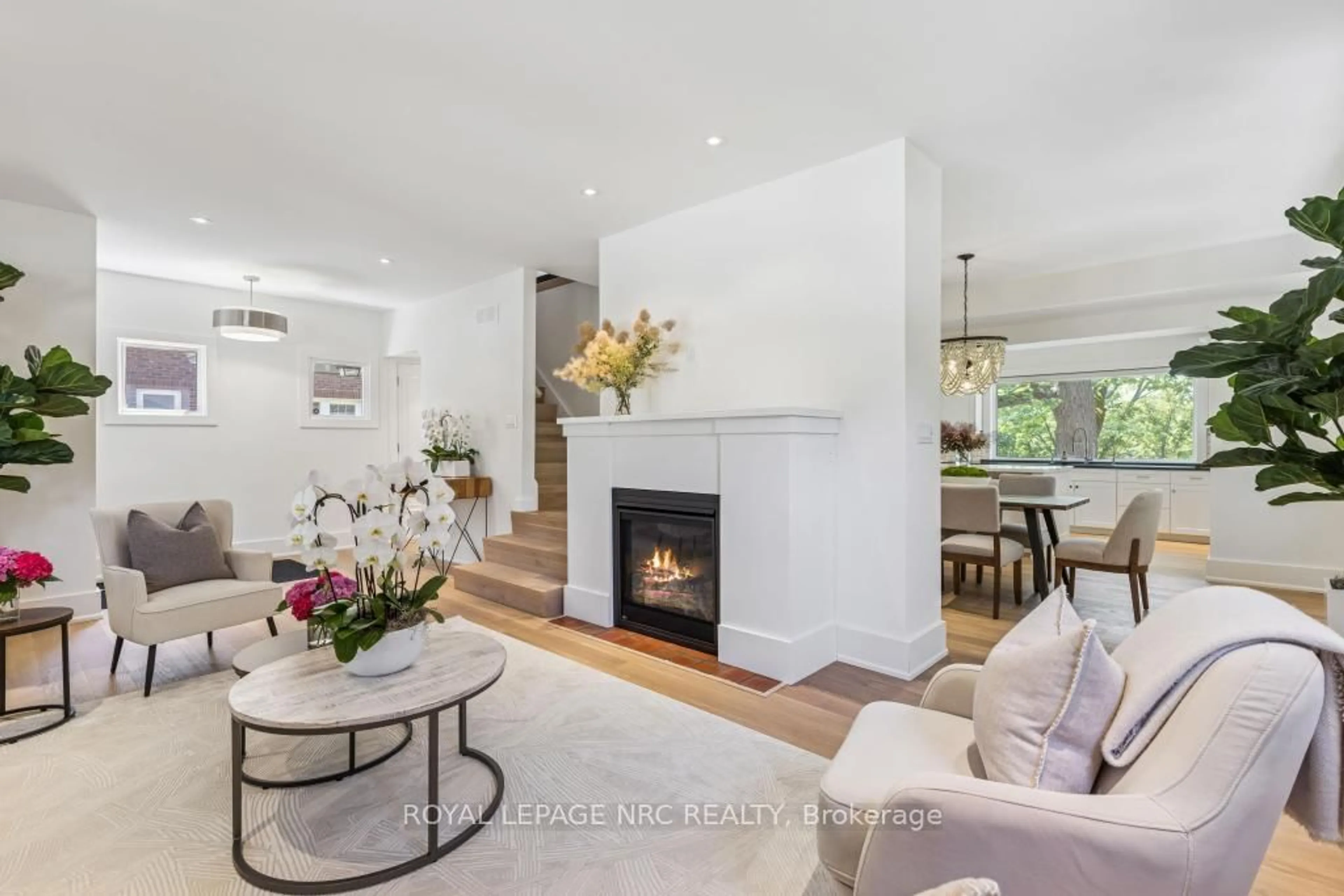 Living room with furniture, unknown for 38 Hillcrest Ave, St. Catharines Ontario L2R 4Y1