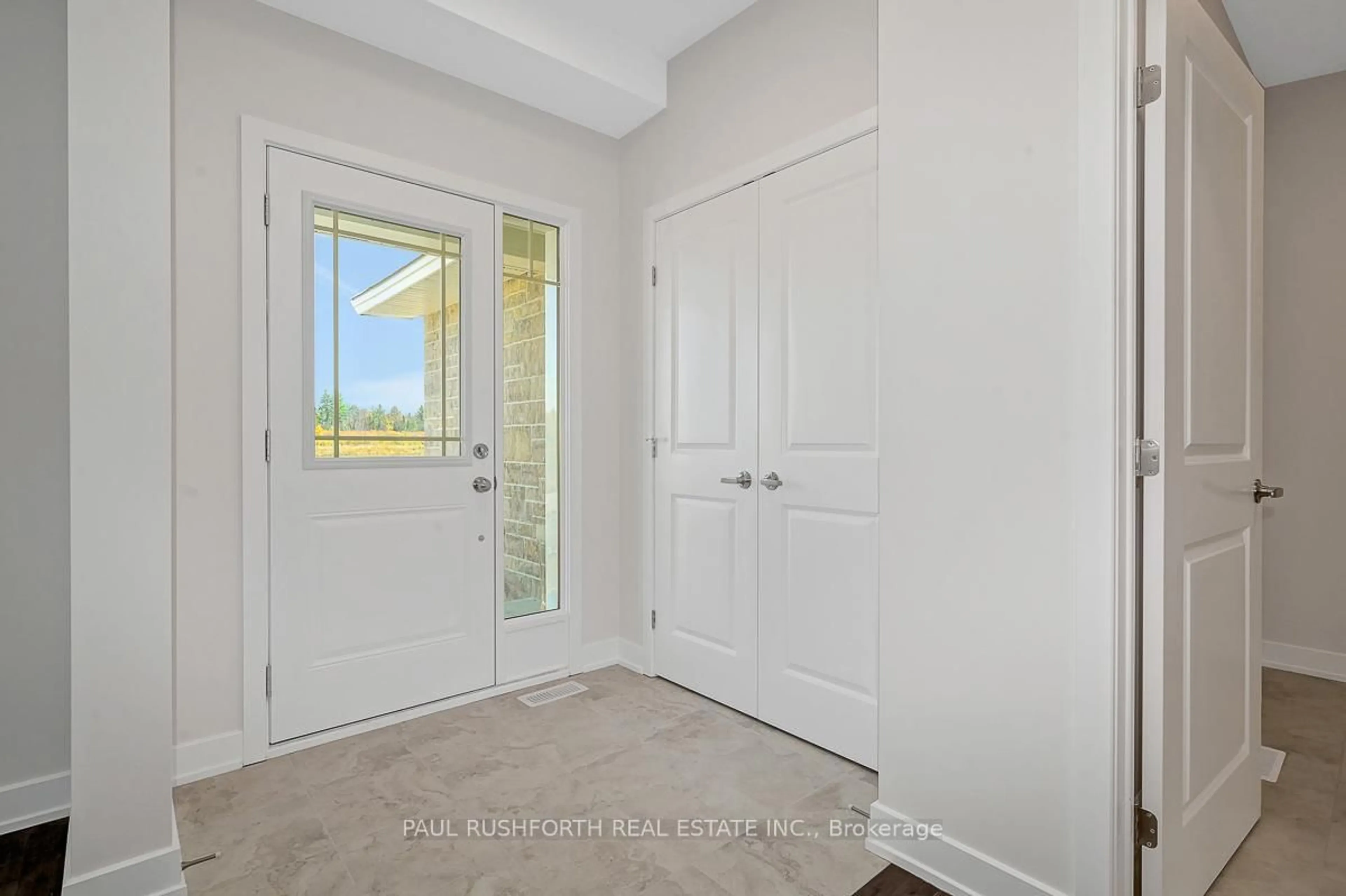 Indoor entryway for 124 Chandelle Private, Carp Ontario K0A 1L0