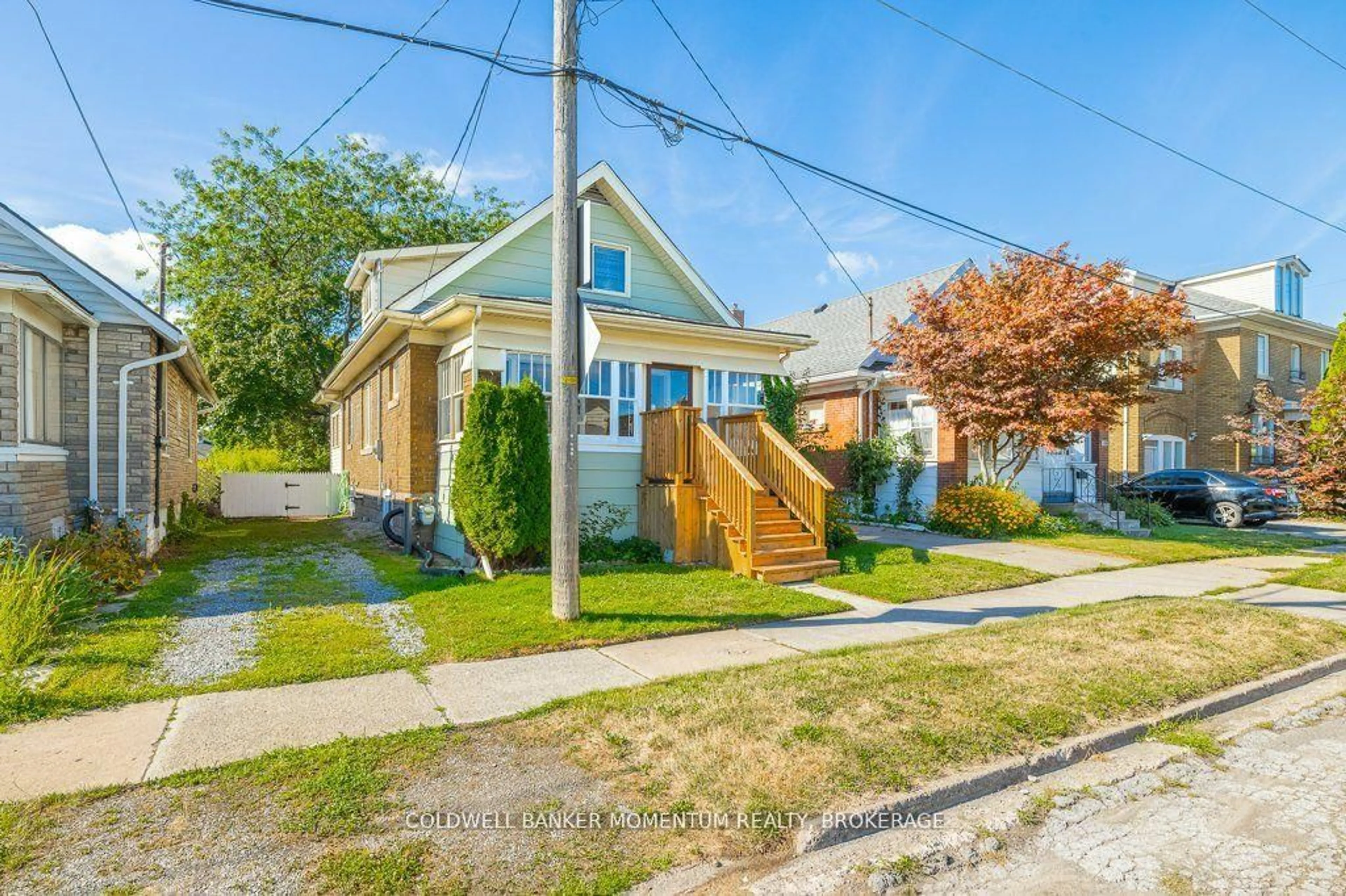 A pic from outside/outdoor area/front of a property/back of a property/a pic from drone, street for 5188 Huron St, Niagara Falls Ontario L2E 2K1