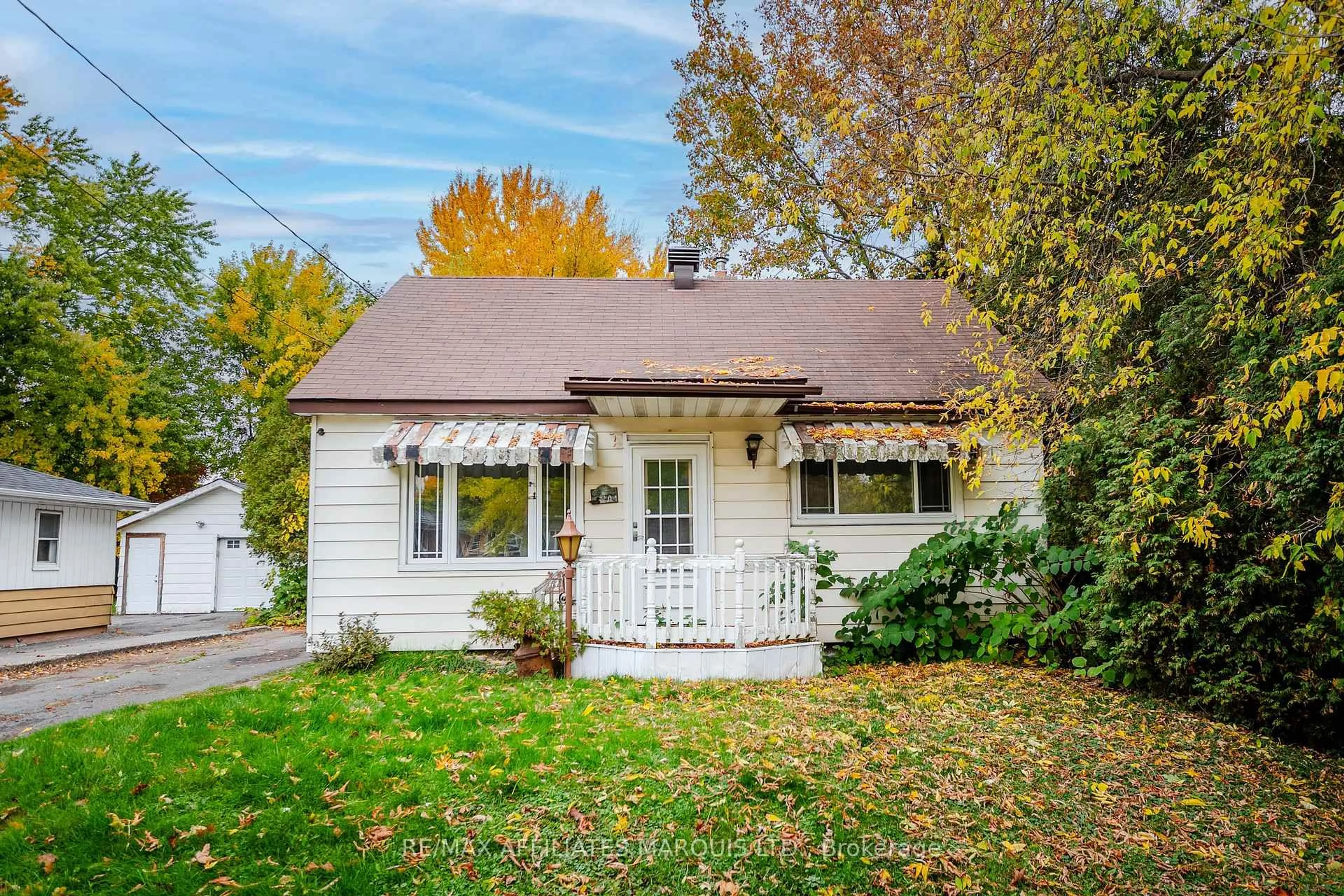 Home with vinyl exterior material, street for 204 Anthony St, Cornwall Ontario K6H 5K3