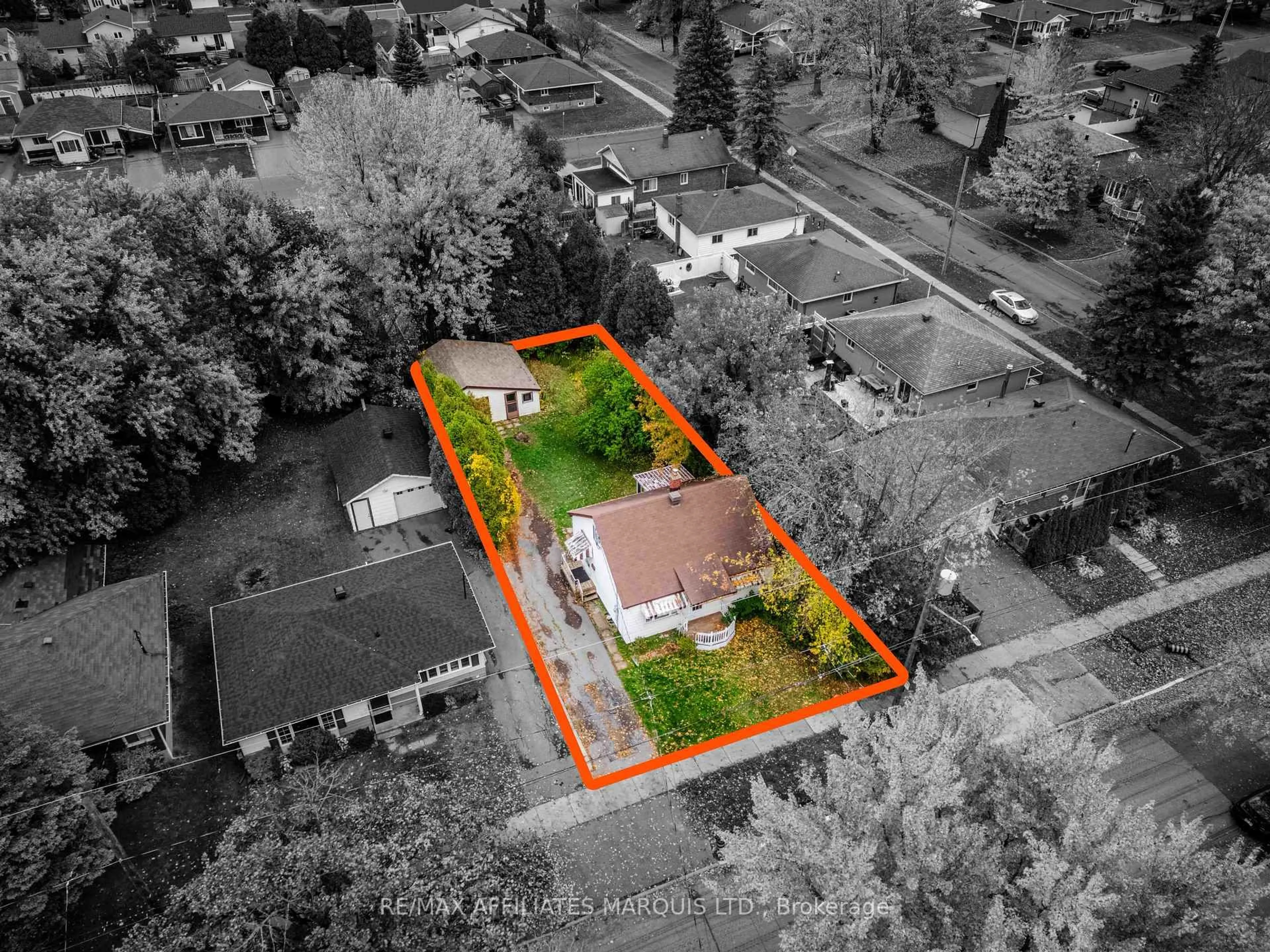 A pic from outside/outdoor area/front of a property/back of a property/a pic from drone, street for 204 Anthony St, Cornwall Ontario K6H 5K3