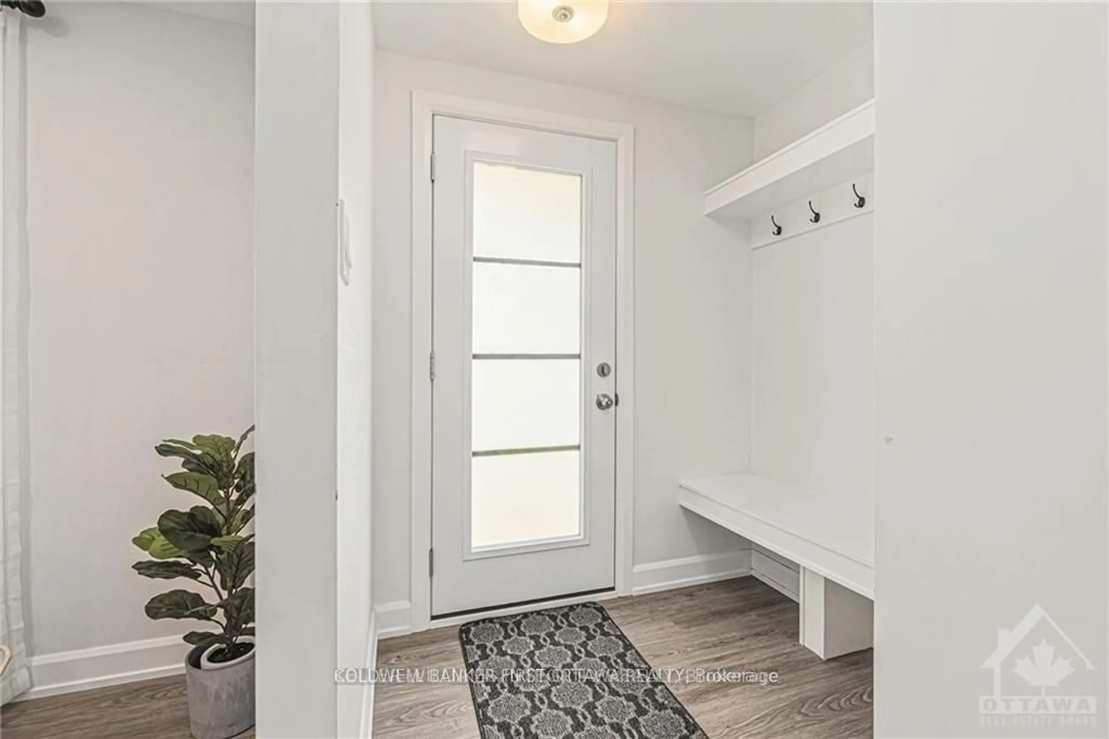 Indoor entryway for 351 Amiens St, Ottawa Ontario K1E 1P1