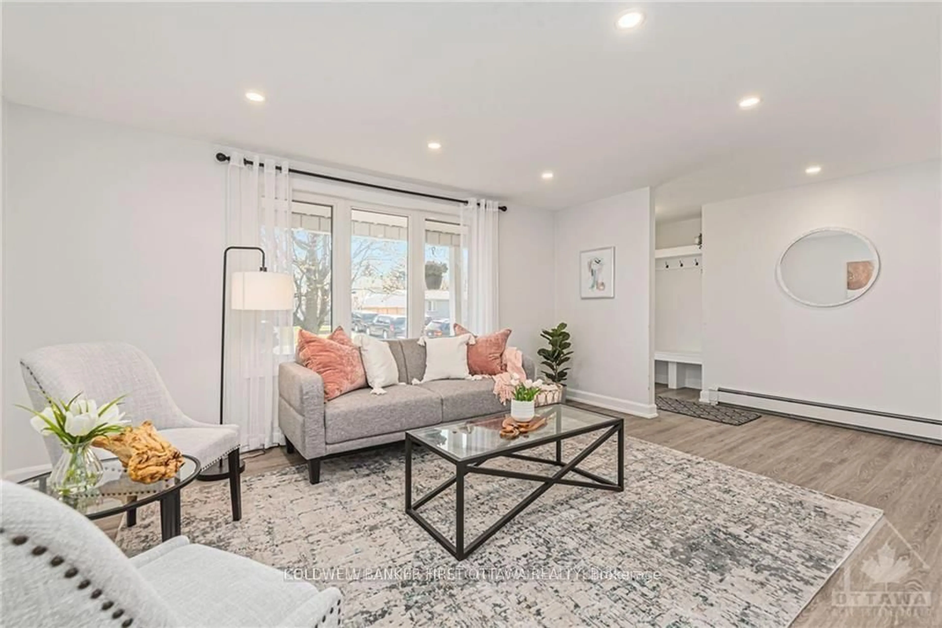 Living room with furniture, unknown for 351 Amiens St, Ottawa Ontario K1E 1P1