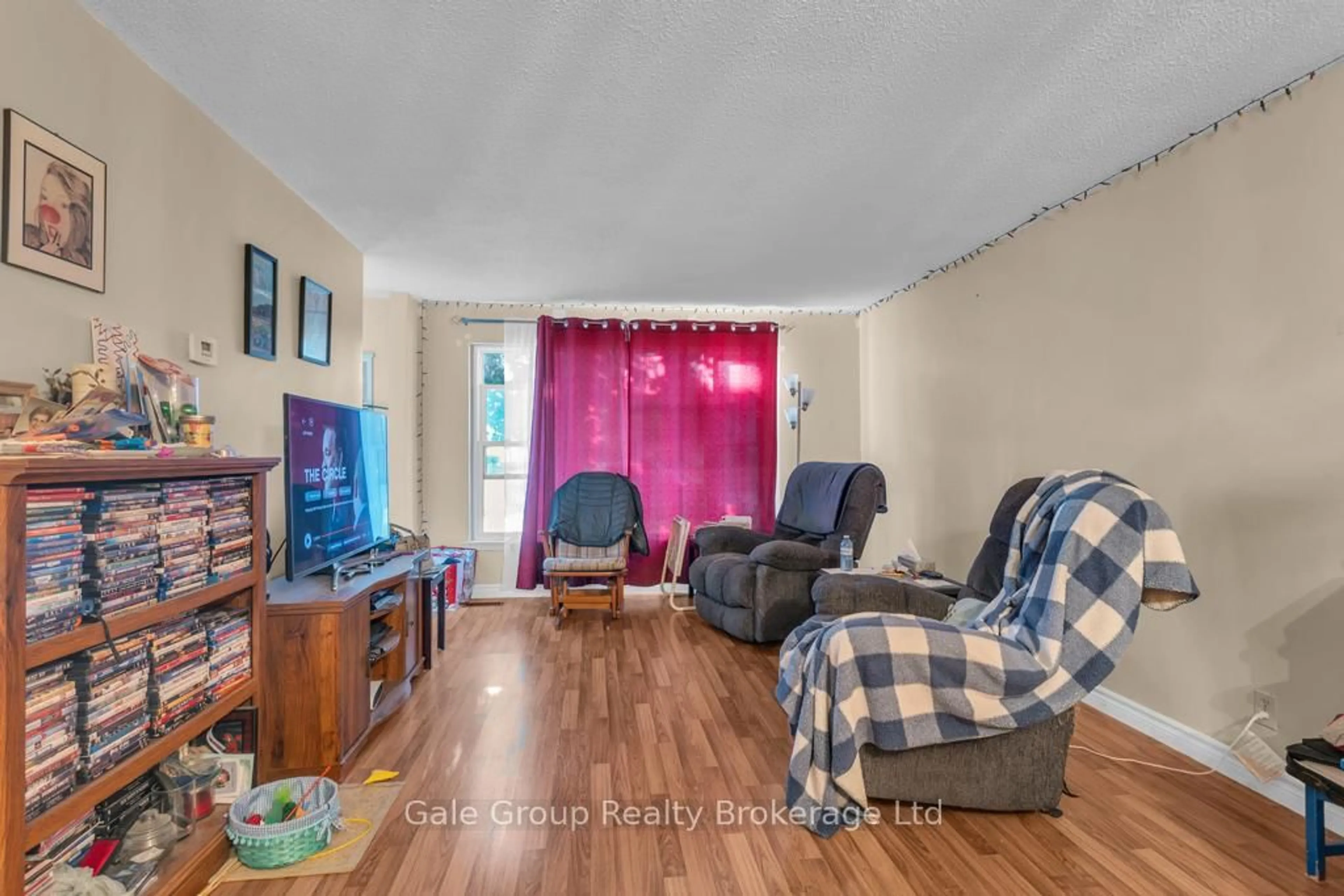 Living room with furniture, unknown for 61 Tennyson St, Woodstock Ontario N4S 8B3