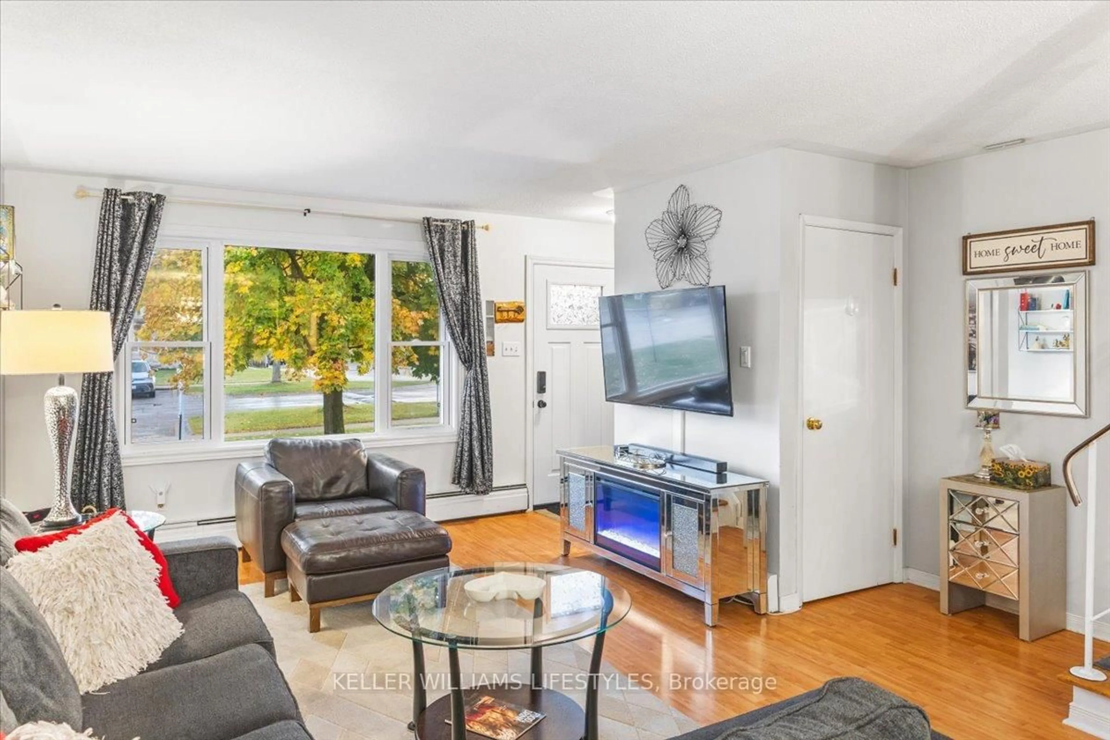 Living room with furniture, unknown for 963 NOTRE DAME Dr, London South Ontario N6J 3C3