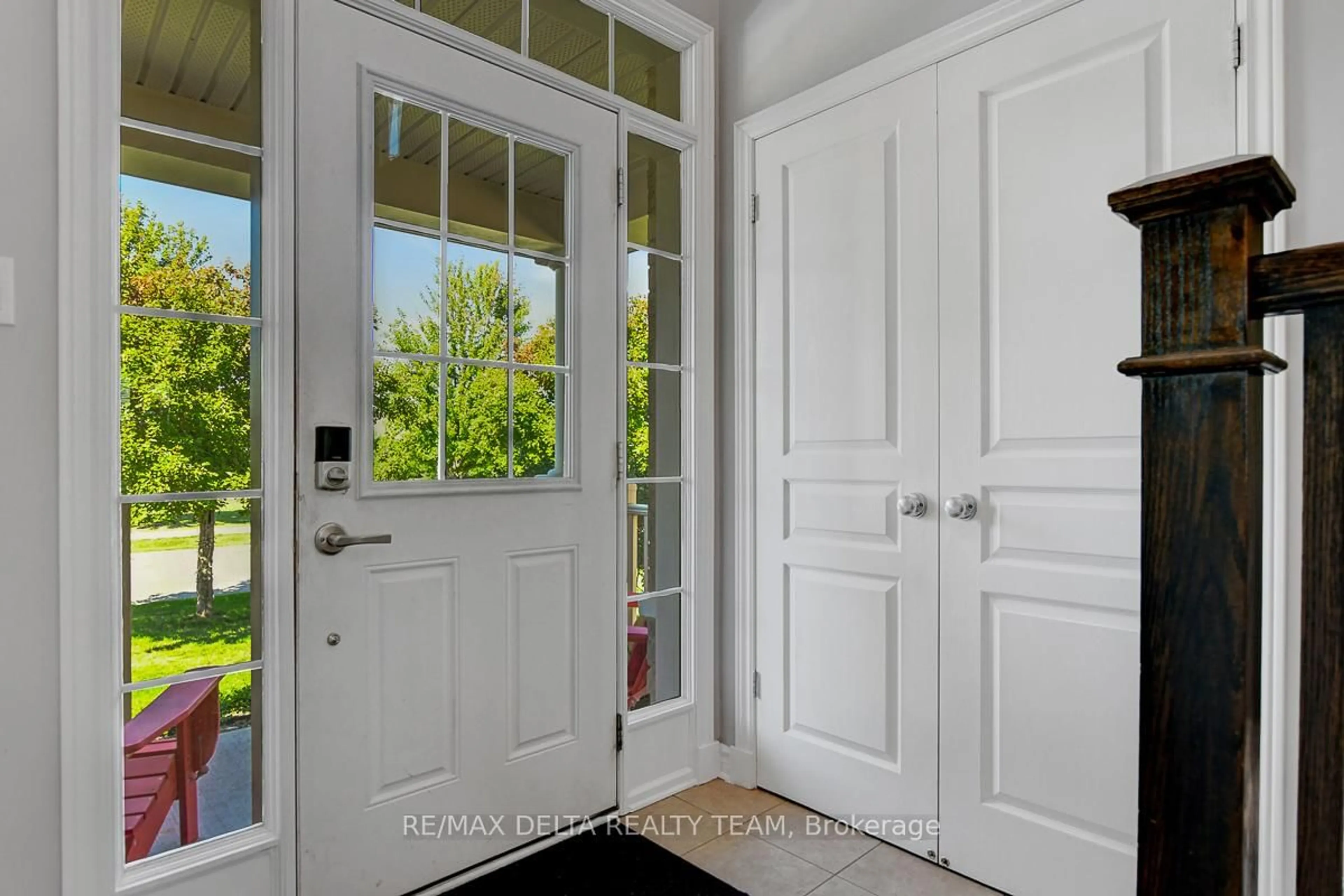 Indoor entryway for 1916 Montmere Ave, Ottawa Ontario K4A 0E7