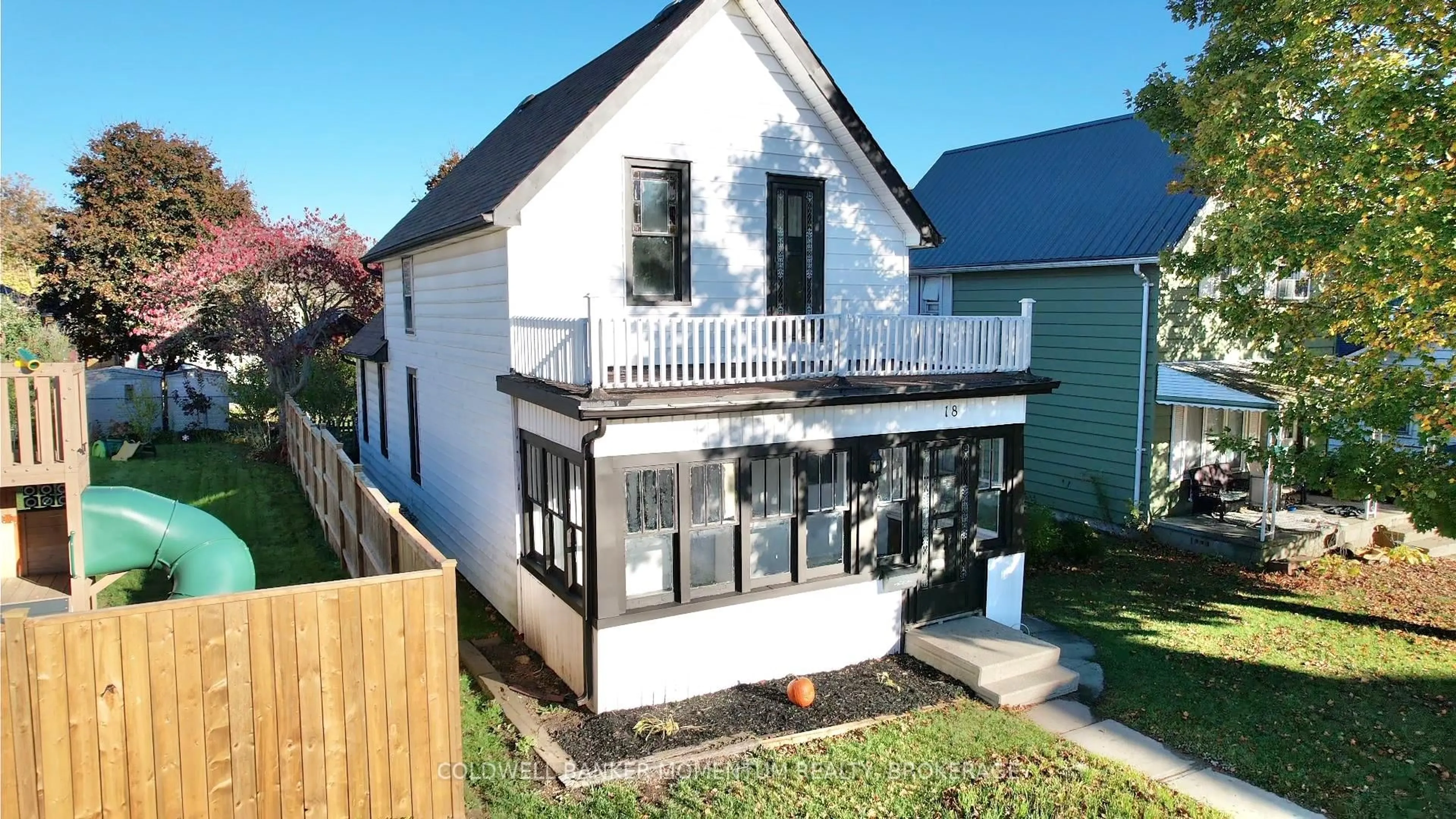 A pic from outside/outdoor area/front of a property/back of a property/a pic from drone, street for 18 King St, Tillsonburg Ontario N4G 3E2