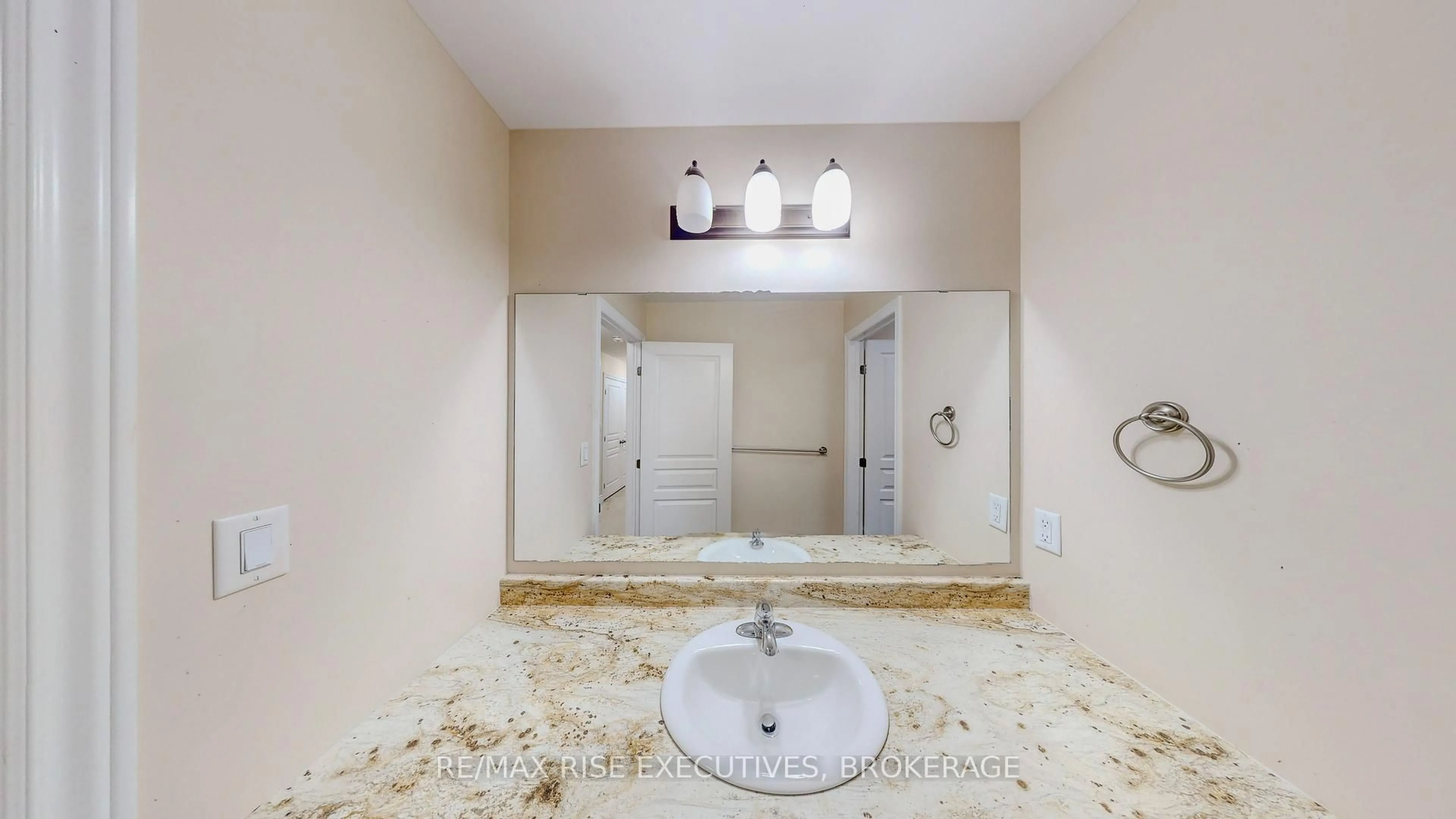 Standard bathroom, ceramic/tile floor for 467 Beth Cres, Kingston Ontario K7P 0K9