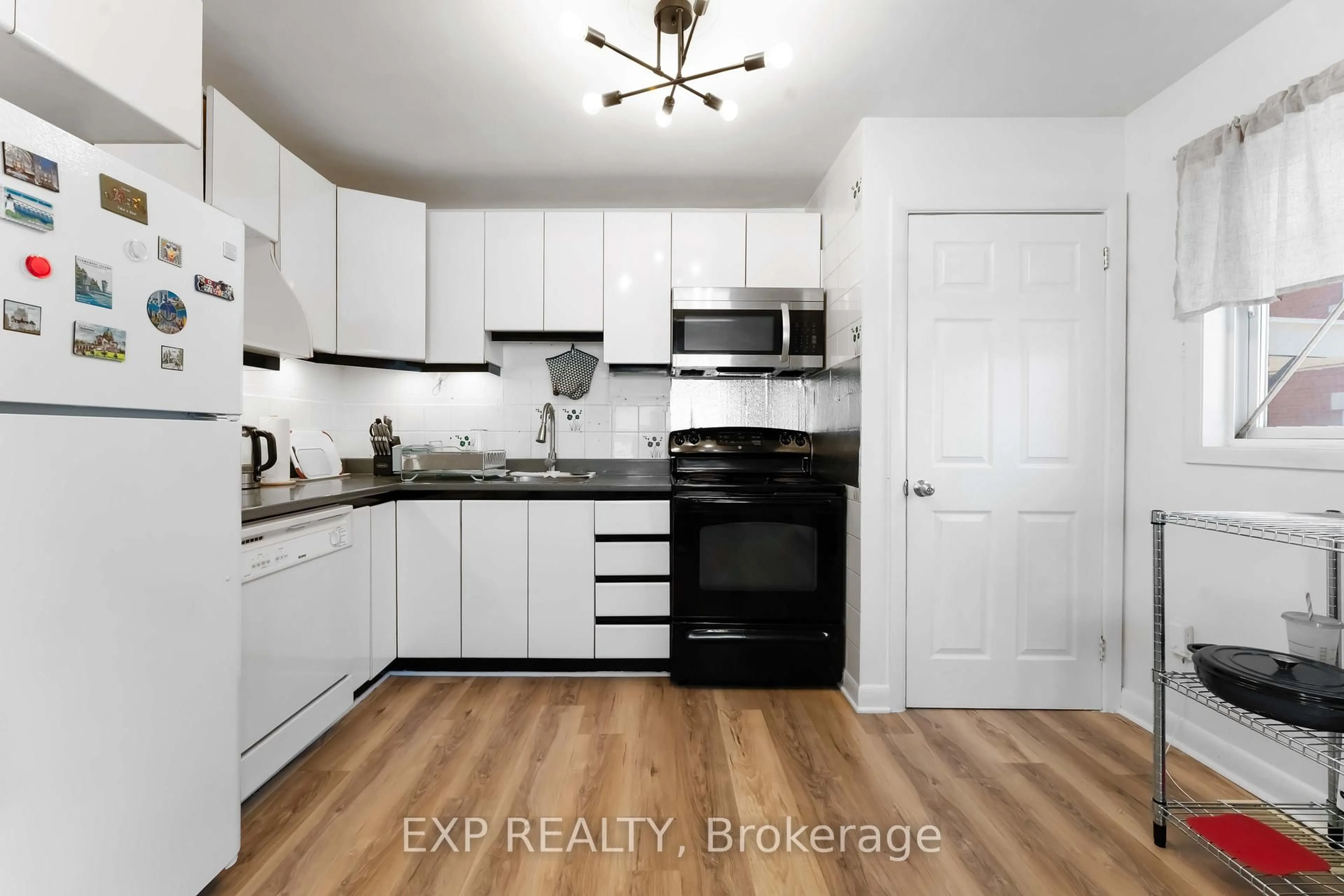 Standard kitchen, wood/laminate floor for 506 Vernon Ave, Ottawa Ontario K1K 1A6