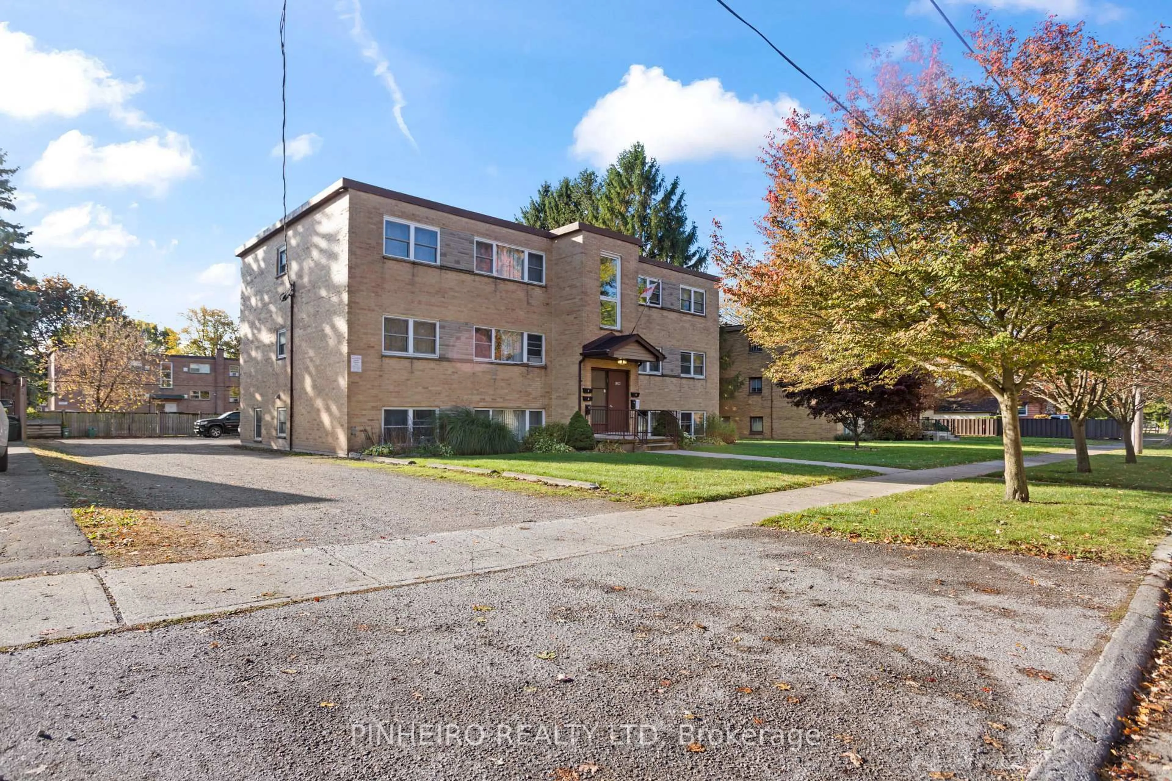 A pic from outside/outdoor area/front of a property/back of a property/a pic from drone, unknown for 1803 Park Ave, London East Ontario N5W 2J6