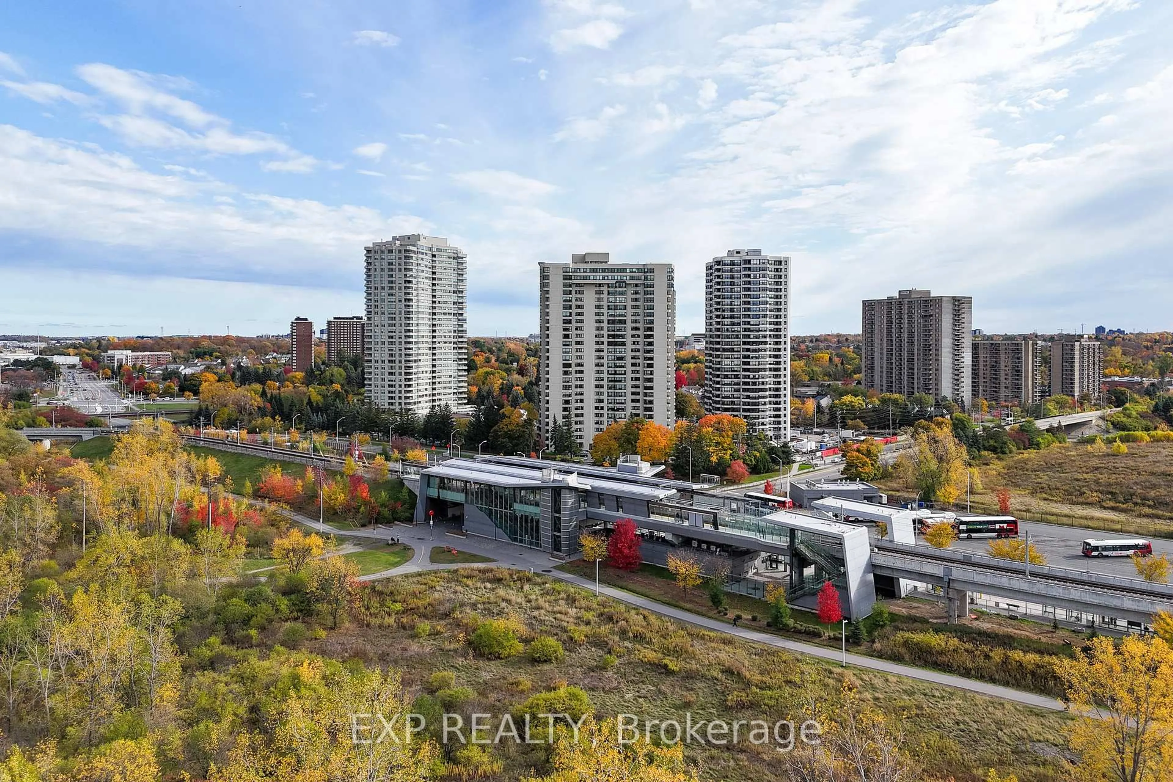 A pic from outside/outdoor area/front of a property/back of a property/a pic from drone, city buildings view from balcony for 2305-1500 Riverside Dr #2305, Ottawa Ontario K1G 4J4
