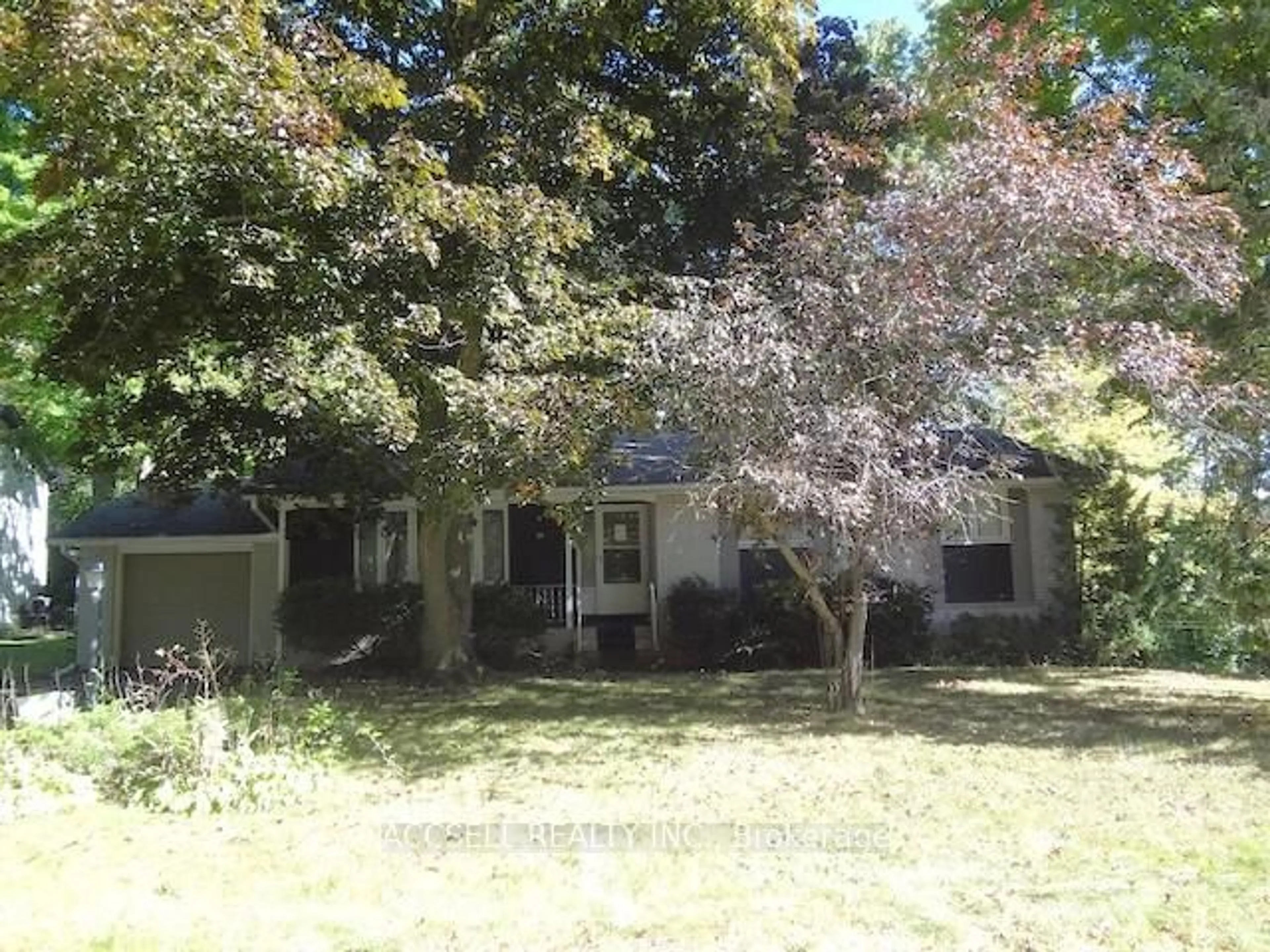 A pic from outside/outdoor area/front of a property/back of a property/a pic from drone, forest/trees view for 54 Sylvan Dr, Cambridge Ontario N1R 5S5