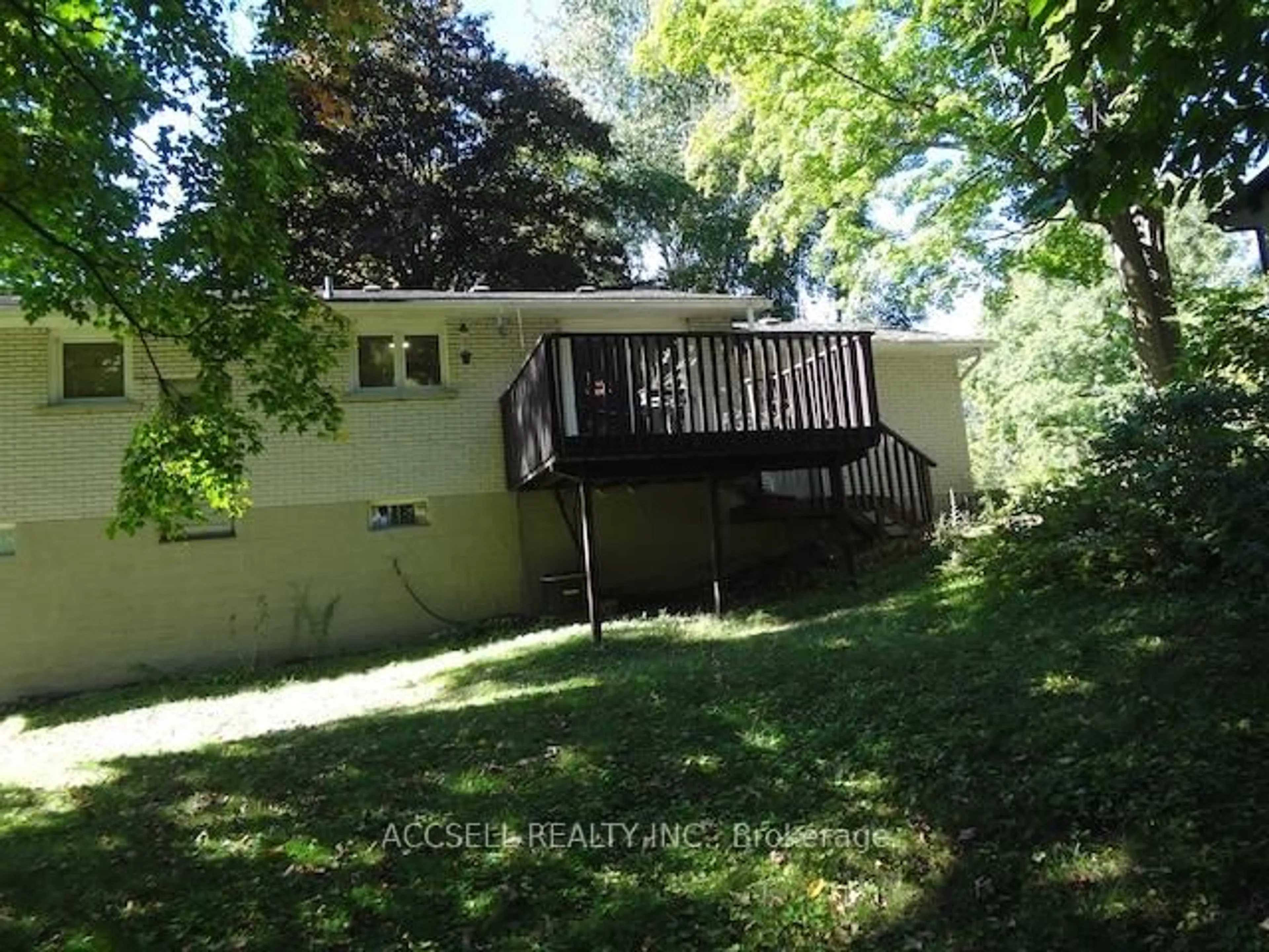 A pic from outside/outdoor area/front of a property/back of a property/a pic from drone, unknown for 54 Sylvan Dr, Cambridge Ontario N1R 5S5