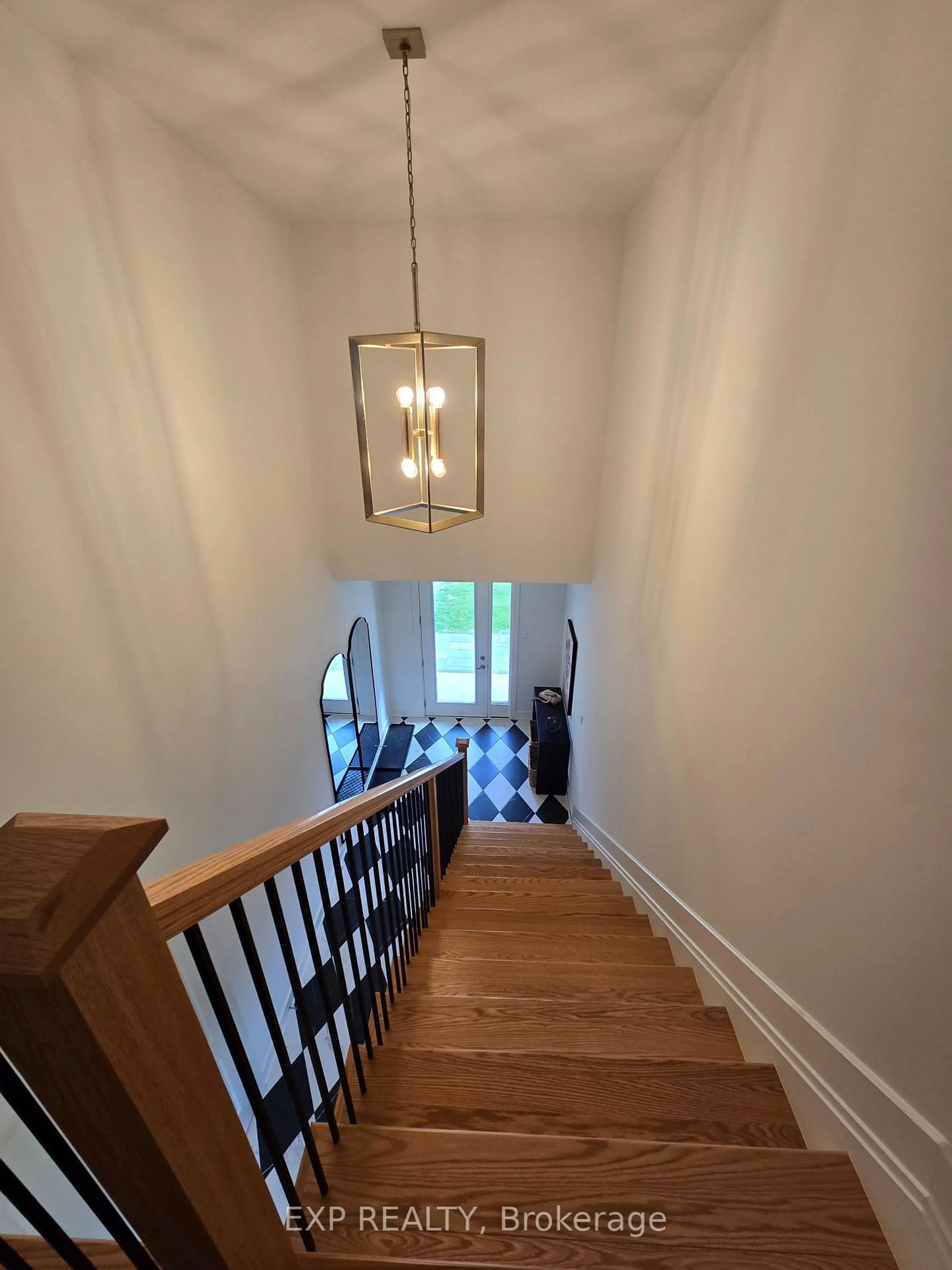 Indoor foyer for 153 Craig Duncan Terr, Stittsville Ontario K2S 3C5