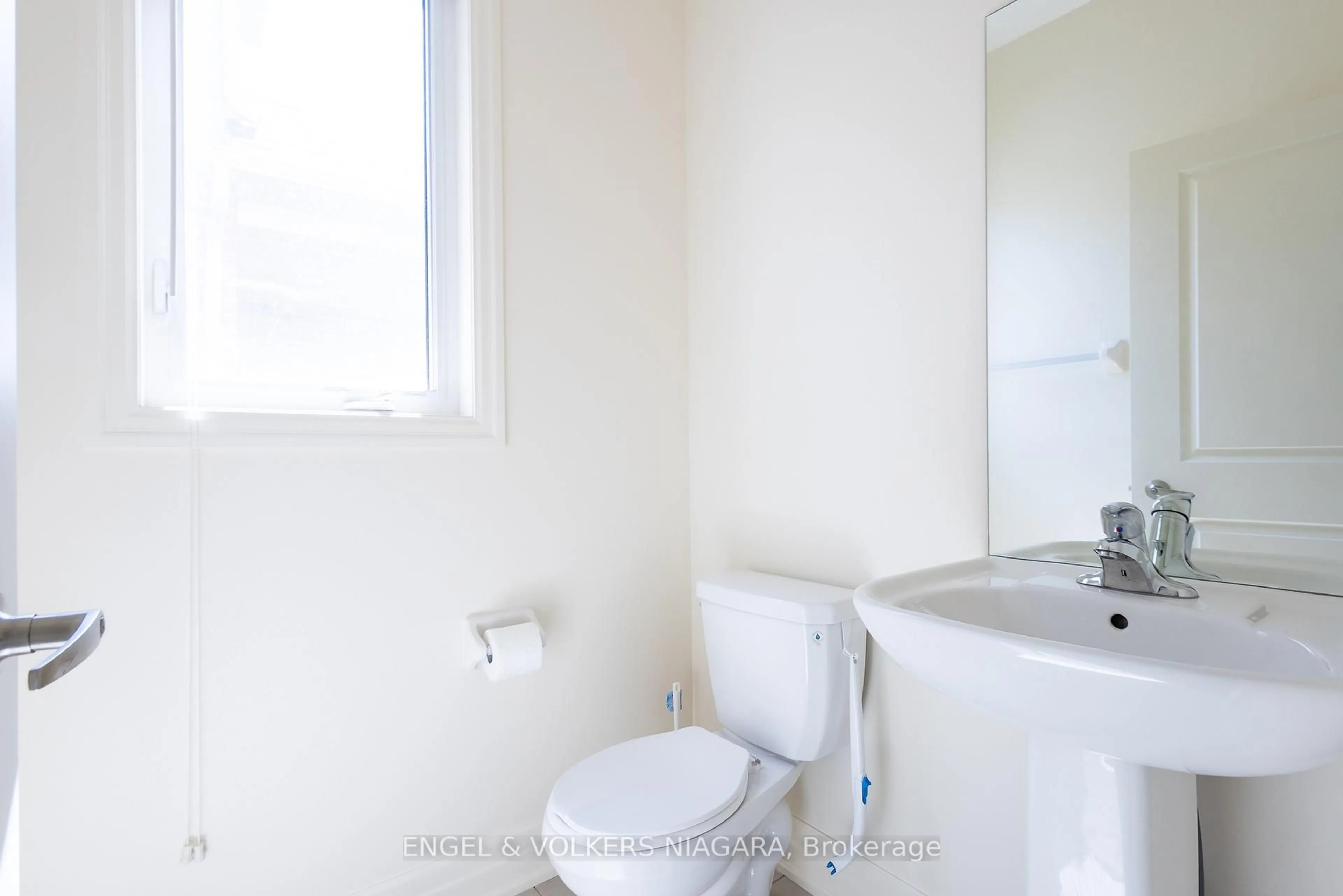 Standard bathroom, unknown for 4387 Eclipse Way, Niagara Falls Ontario L2G 0X5