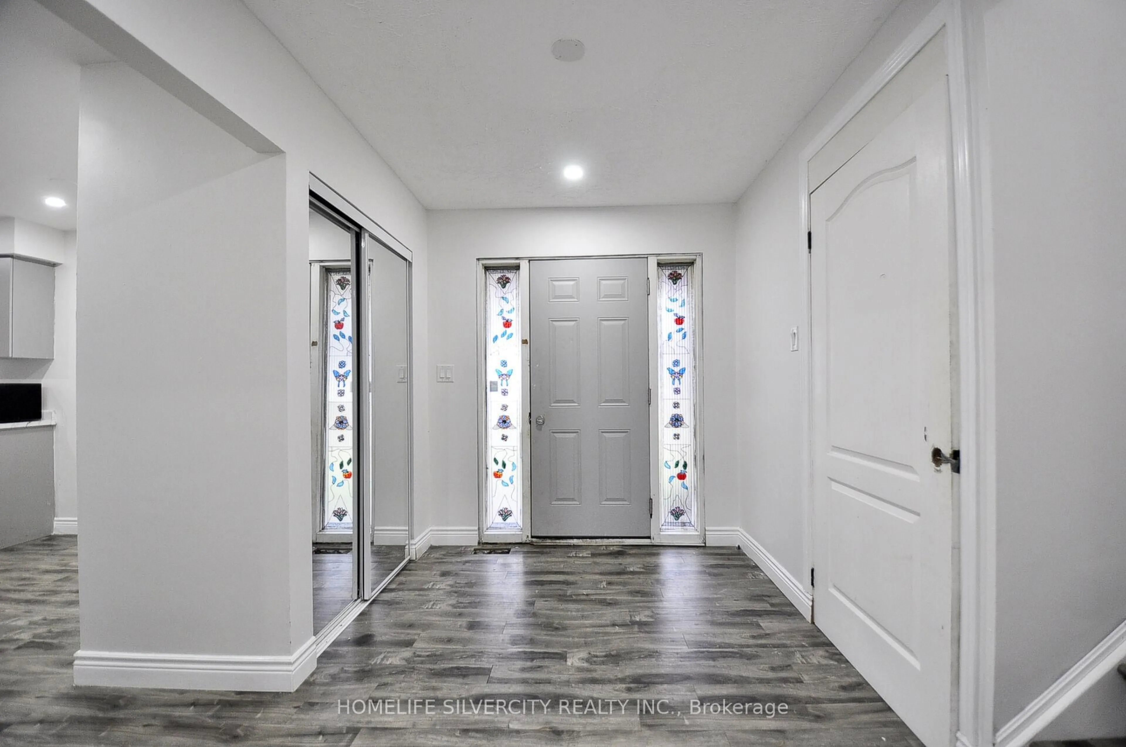 Indoor entryway for 24 Sour Springs Rd, Brantford Ontario N0E 1K0