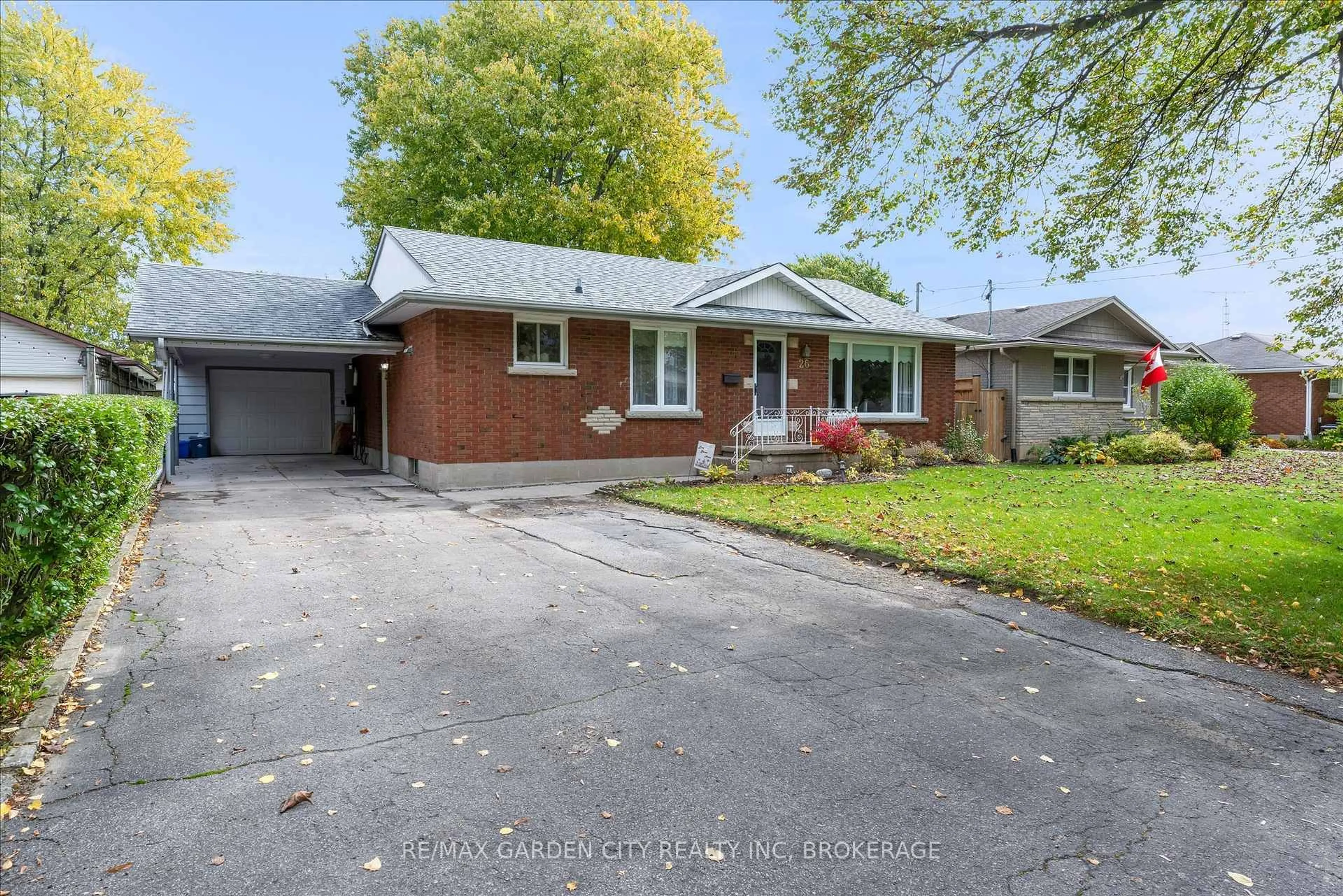 Home with brick exterior material, street for 26 Howard Ave, St. Catharines Ontario L2N 3X1