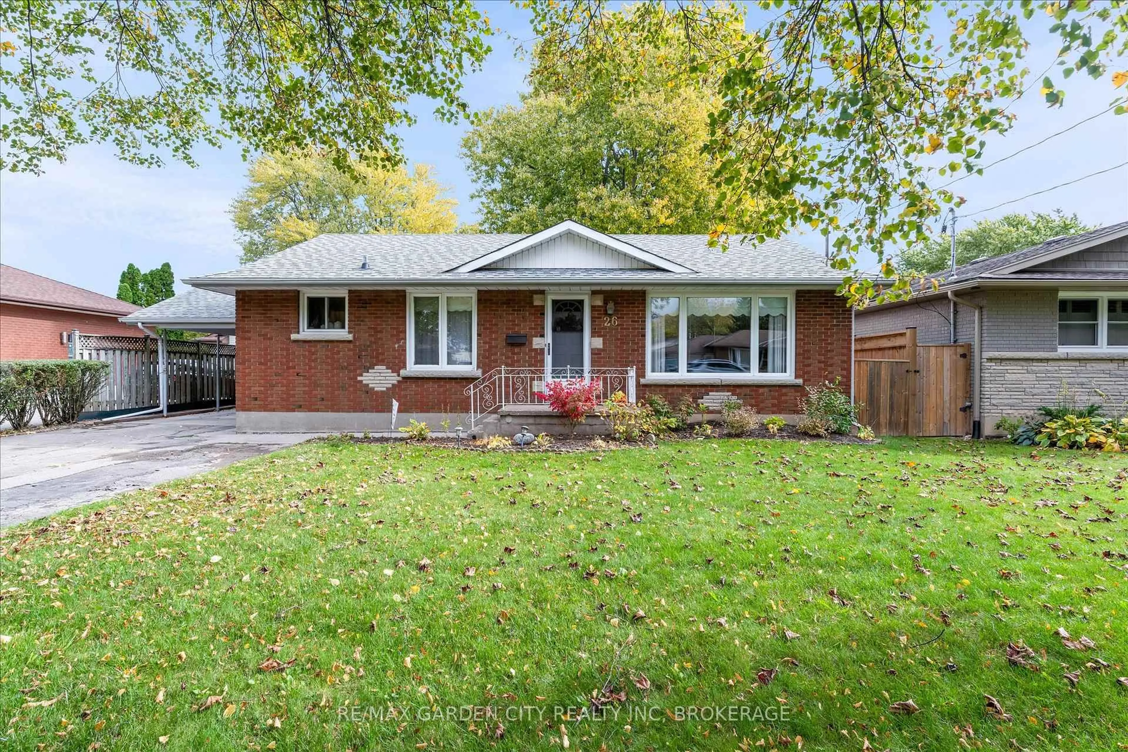 Home with brick exterior material, street for 26 Howard Ave, St. Catharines Ontario L2N 3X1