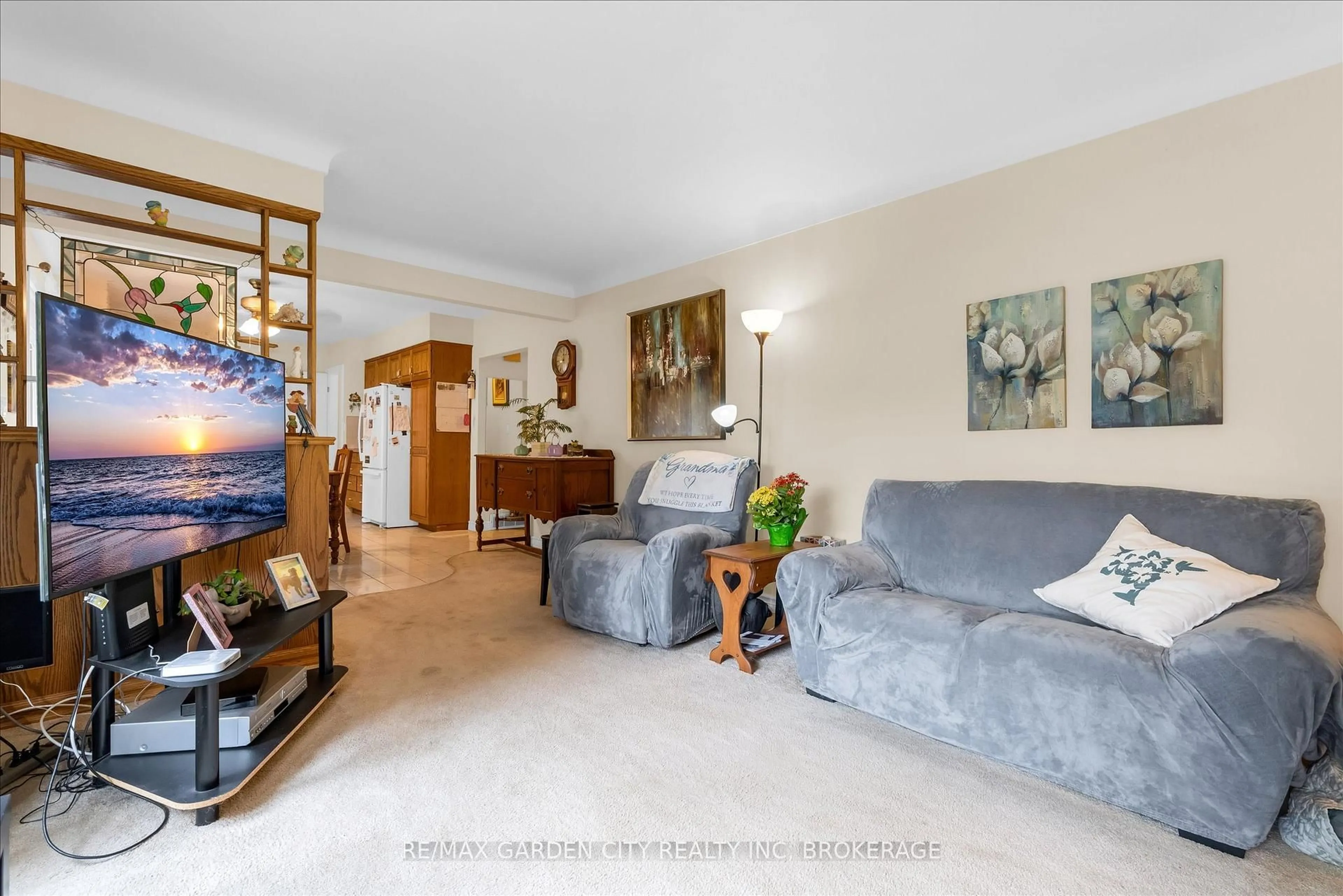 Living room with furniture, unknown for 26 Howard Ave, St. Catharines Ontario L2N 3X1