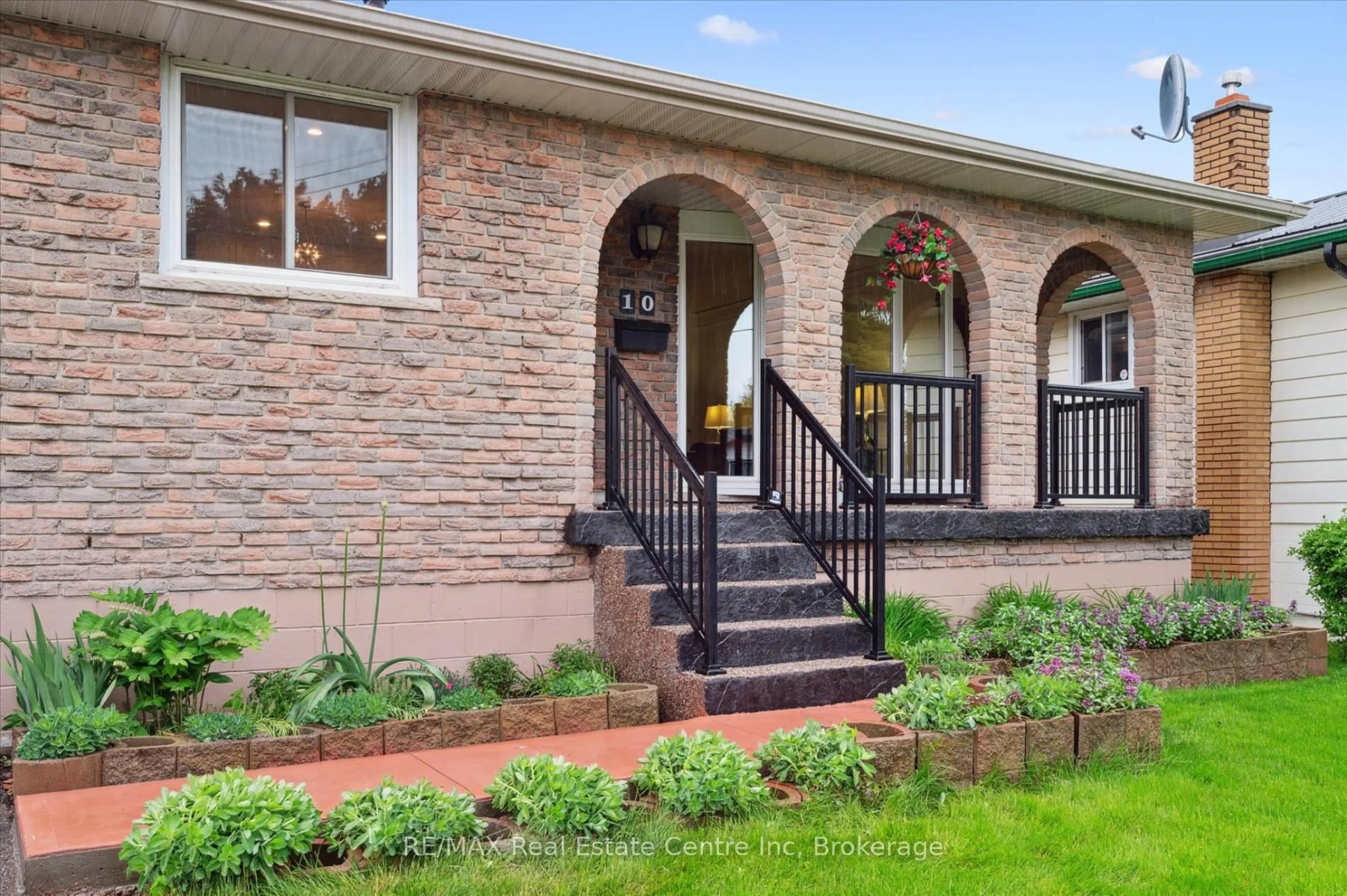 Home with brick exterior material, street for 10 Villa Crt, Hamilton Ontario L8W 1M2