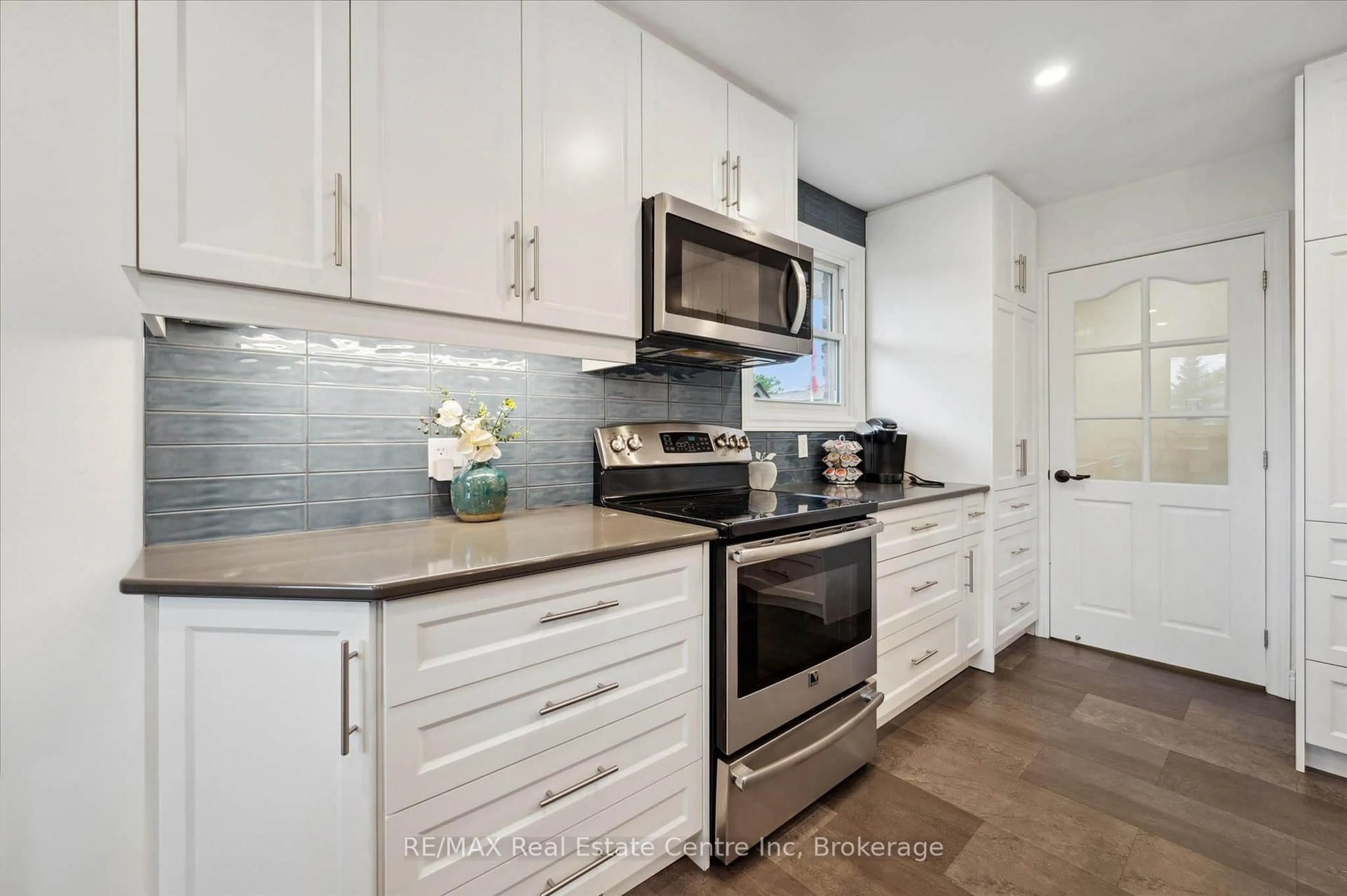 Unknown for 10 Villa Crt, Hamilton Ontario L8W 1M2