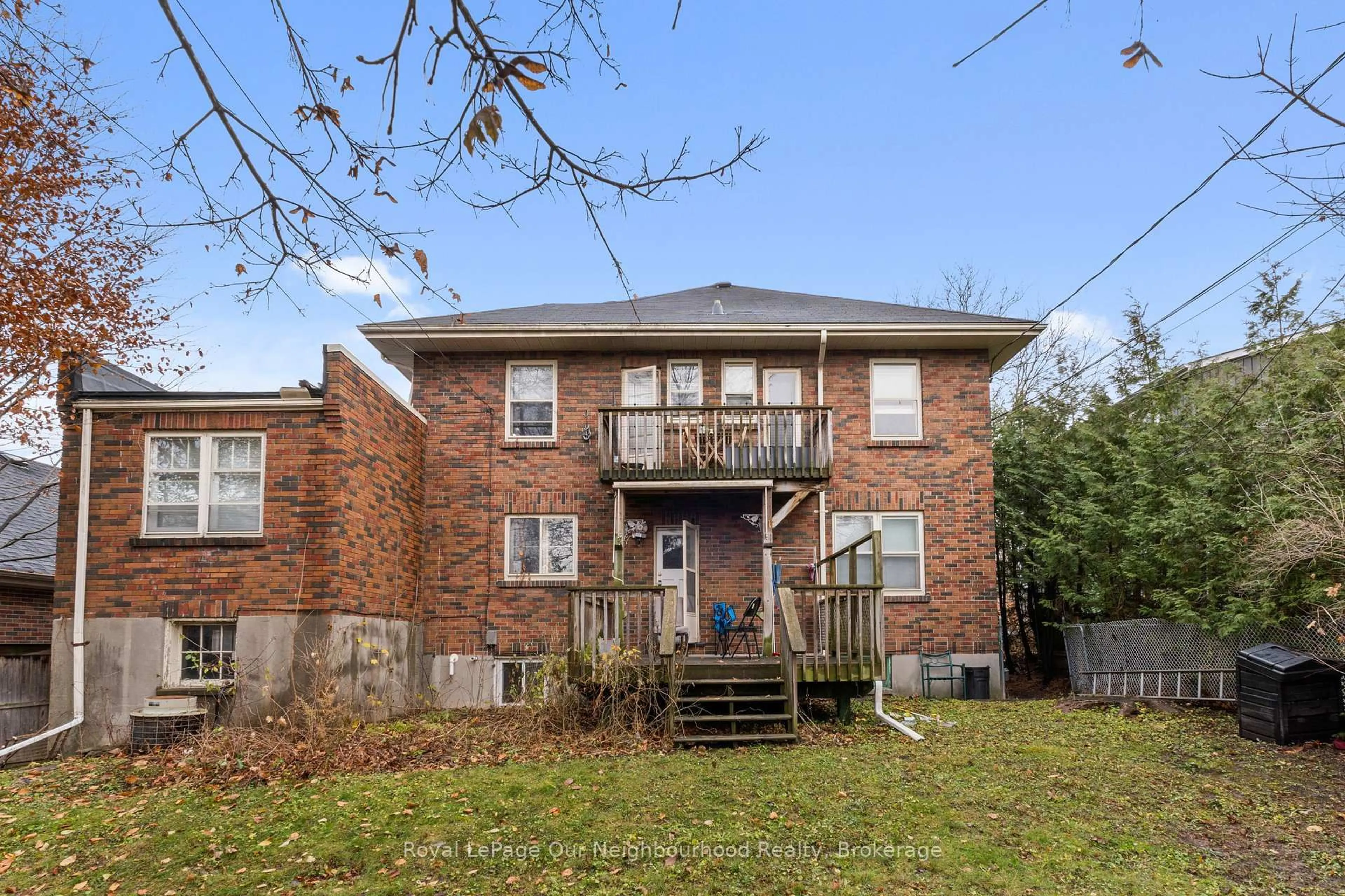 Home with brick exterior material, building for 642 Bolivar St, Peterborough Ontario K9J 4S2