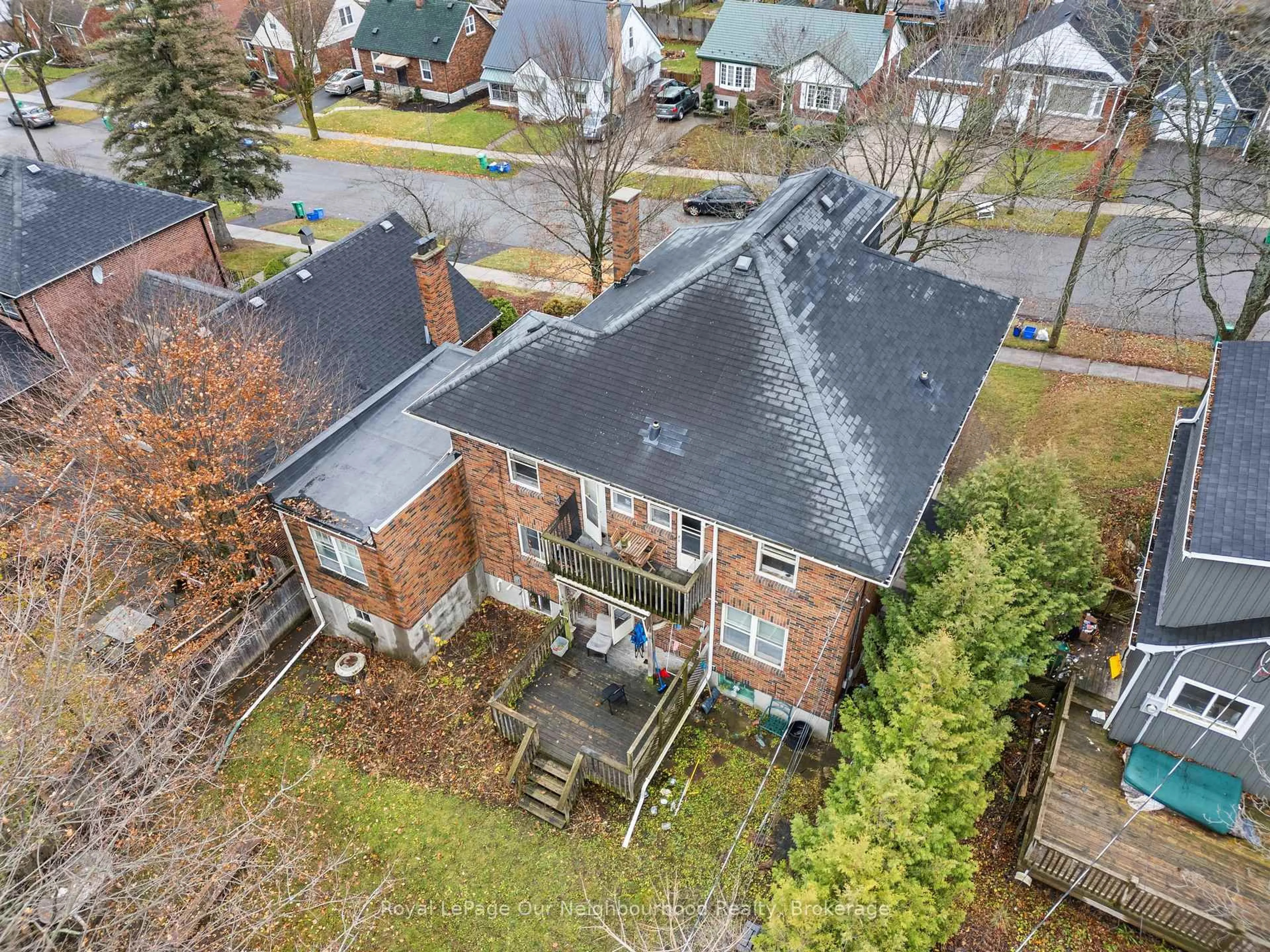 A pic from outside/outdoor area/front of a property/back of a property/a pic from drone, unknown for 642 Bolivar St, Peterborough Ontario K9J 4S2