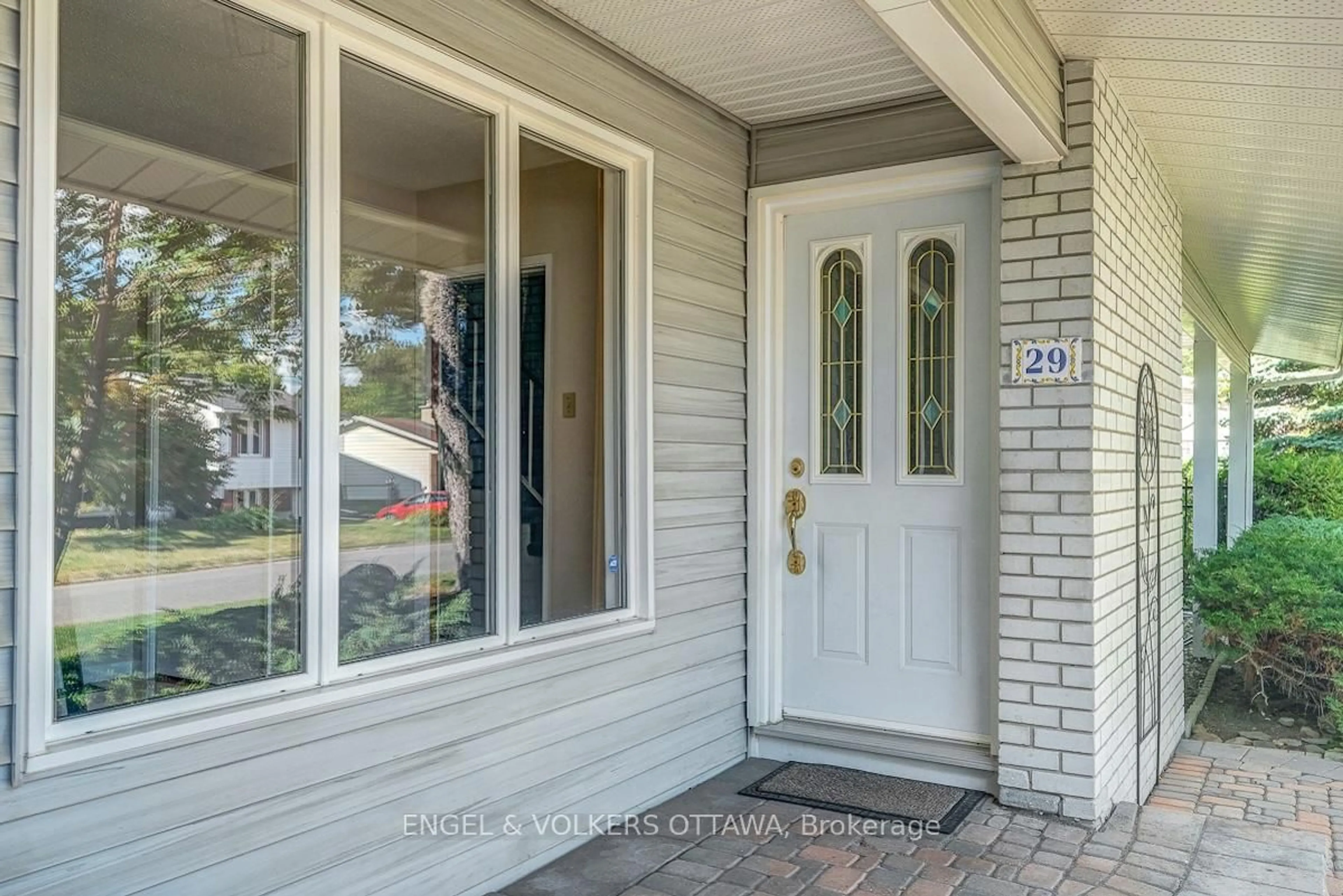 Unknown for 29 Qualicum St, Ottawa Ontario K2H 7H1