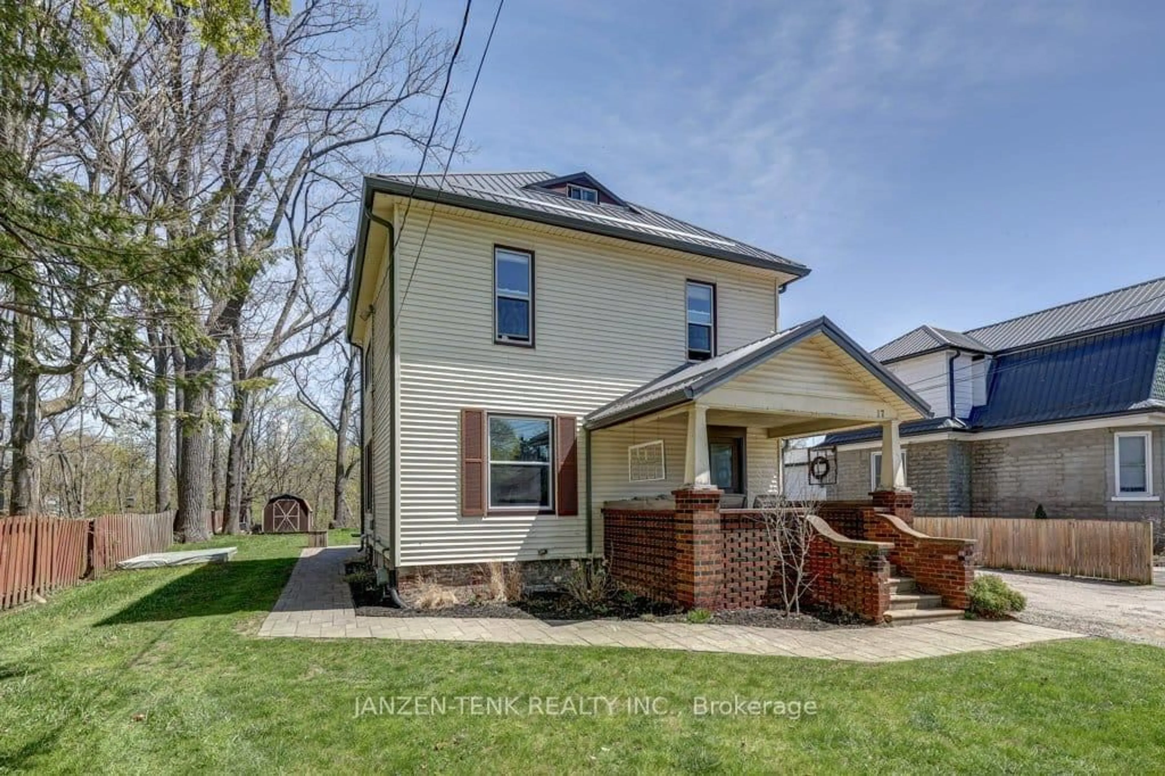 Home with brick exterior material, street for 17 Oak St, Aylmer Ontario N5H 1G3