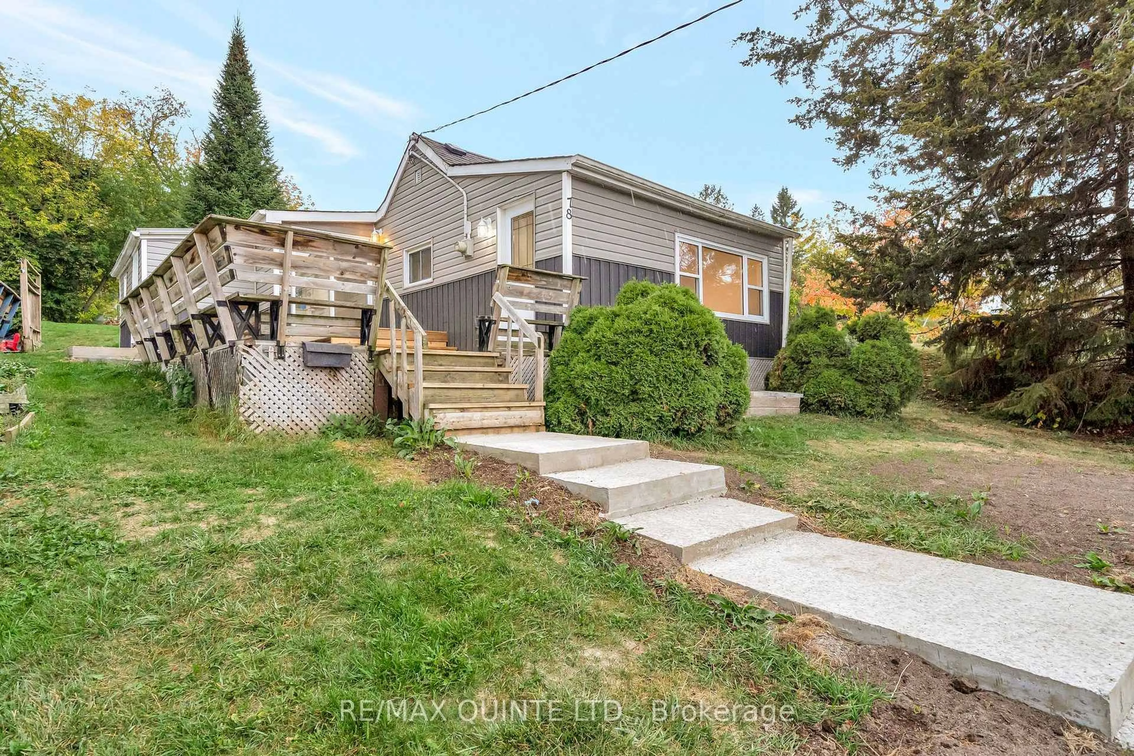 A pic from outside/outdoor area/front of a property/back of a property/a pic from drone, street for 78 WALLBRIDGE CRES Cres, Belleville Ontario K8P 1Z4