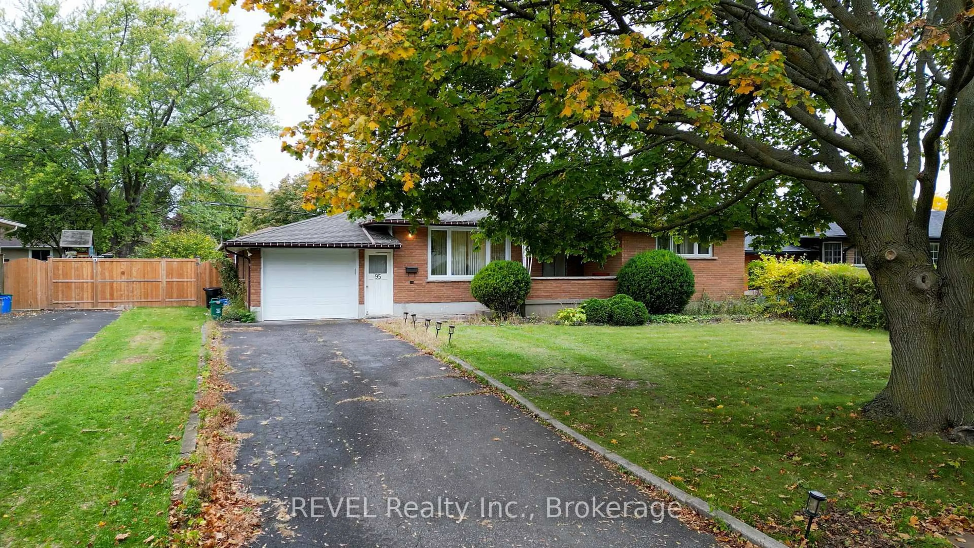 Home with brick exterior material, street for 95 Windward St, St. Catharines Ontario L2M 4C4
