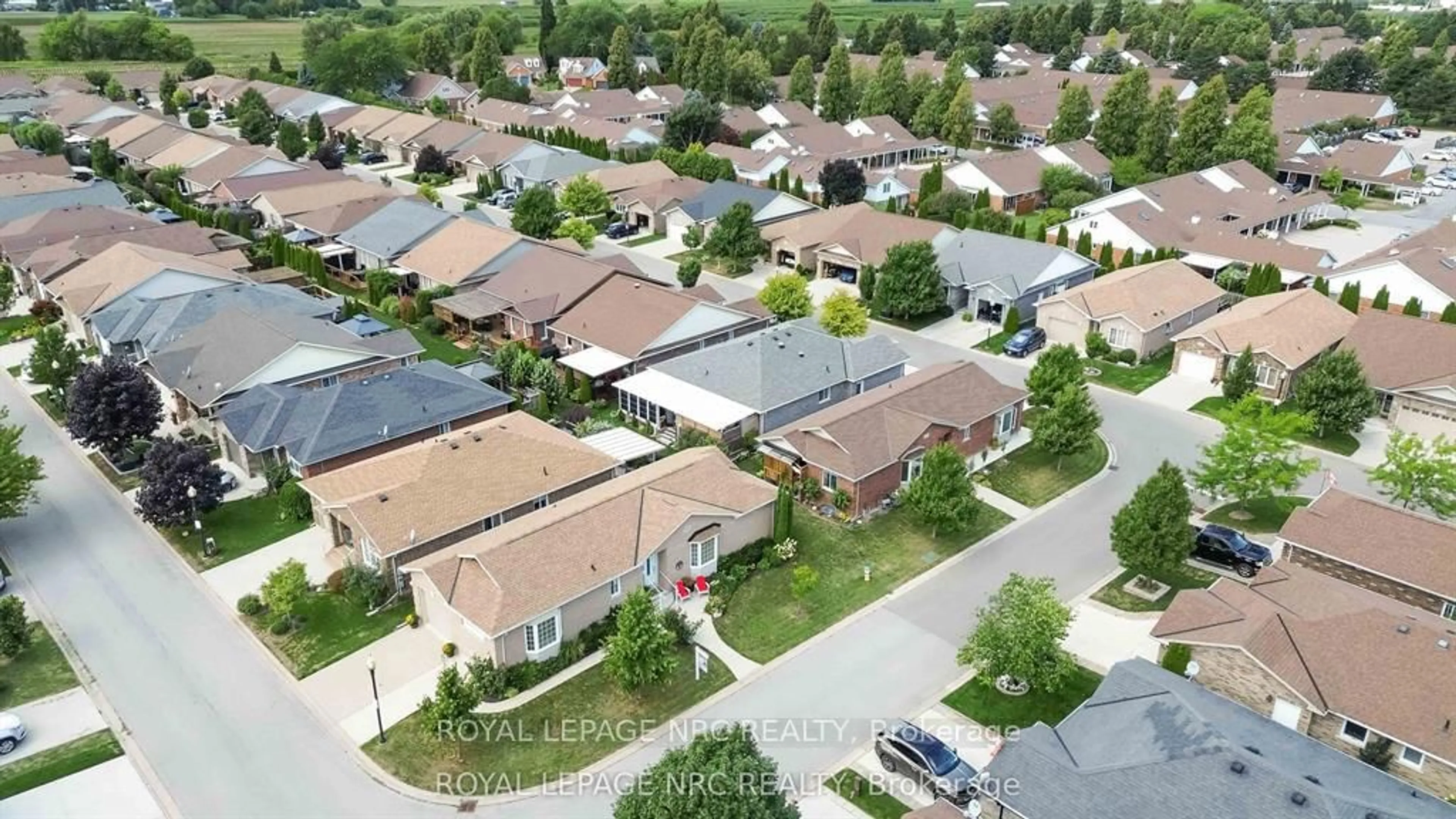 A pic from outside/outdoor area/front of a property/back of a property/a pic from drone, street for 3973 Durban Lane, Lincoln Ontario L0R 2C0