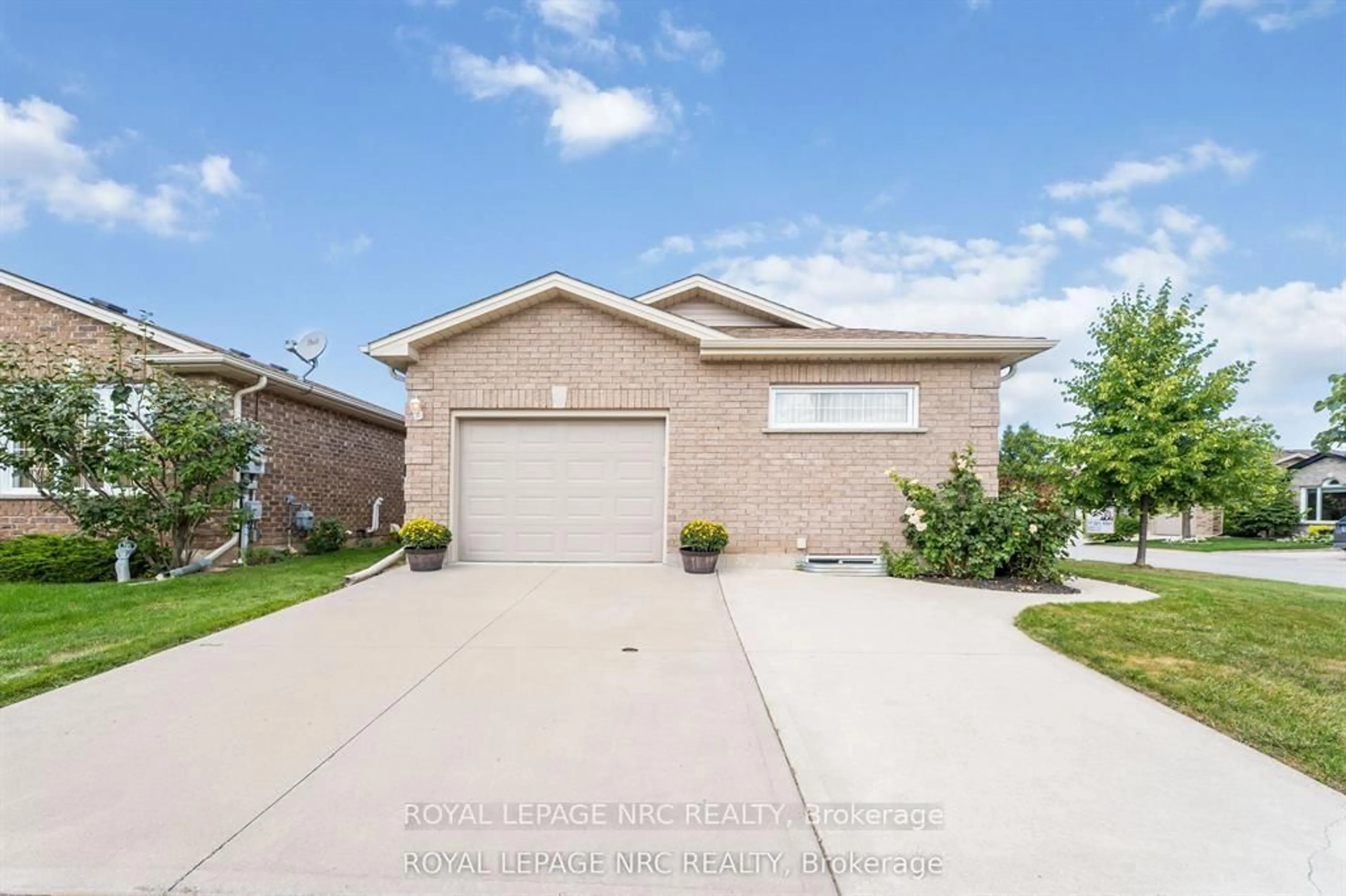 Home with brick exterior material, street for 3973 Durban Lane, Lincoln Ontario L0R 2C0