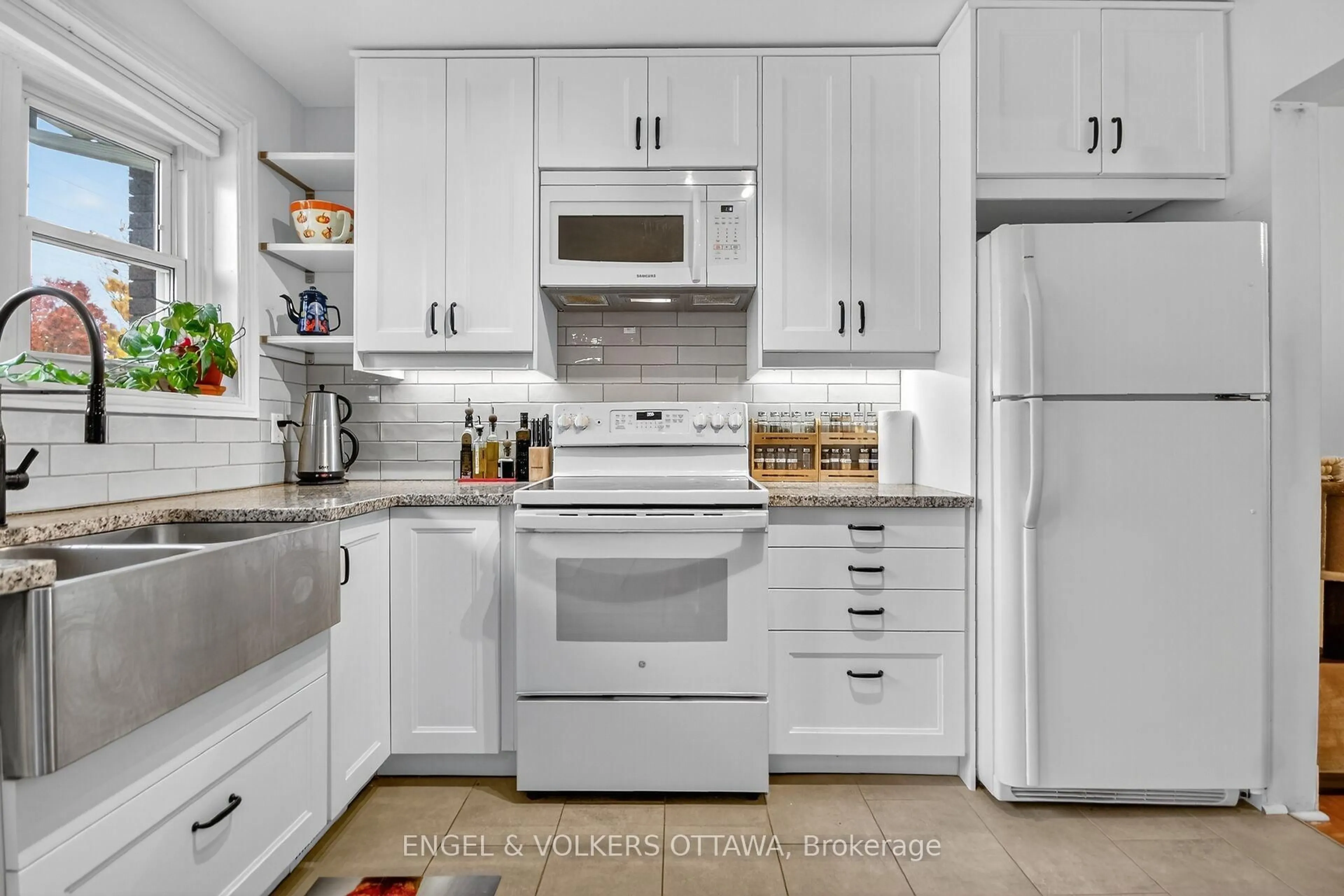 Unknown for 910 Dynes Rd, Ottawa Ontario K2C 0G8