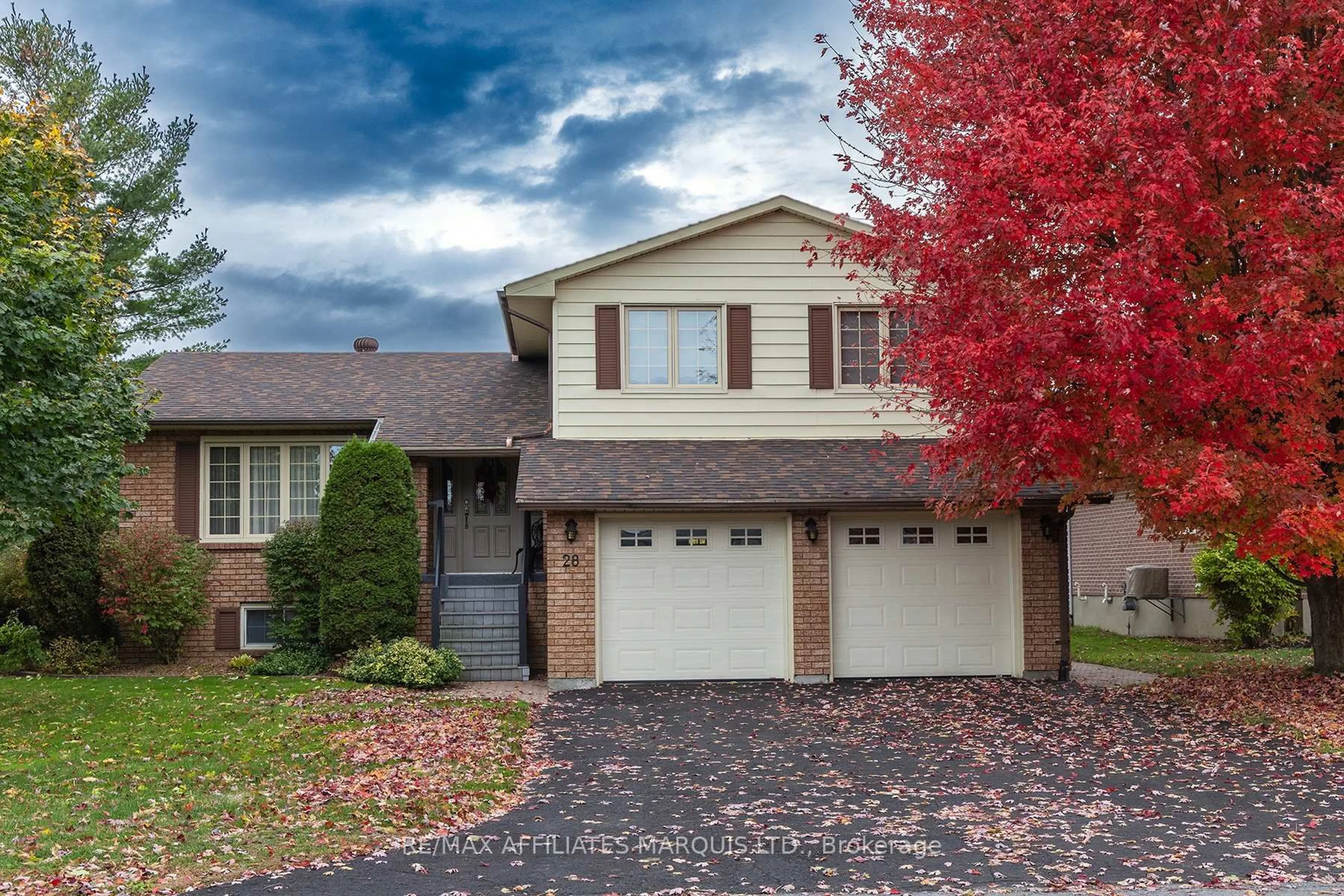 Home with vinyl exterior material, street for 28 Fairholme Dr, South Dundas Ontario K0C 1X0