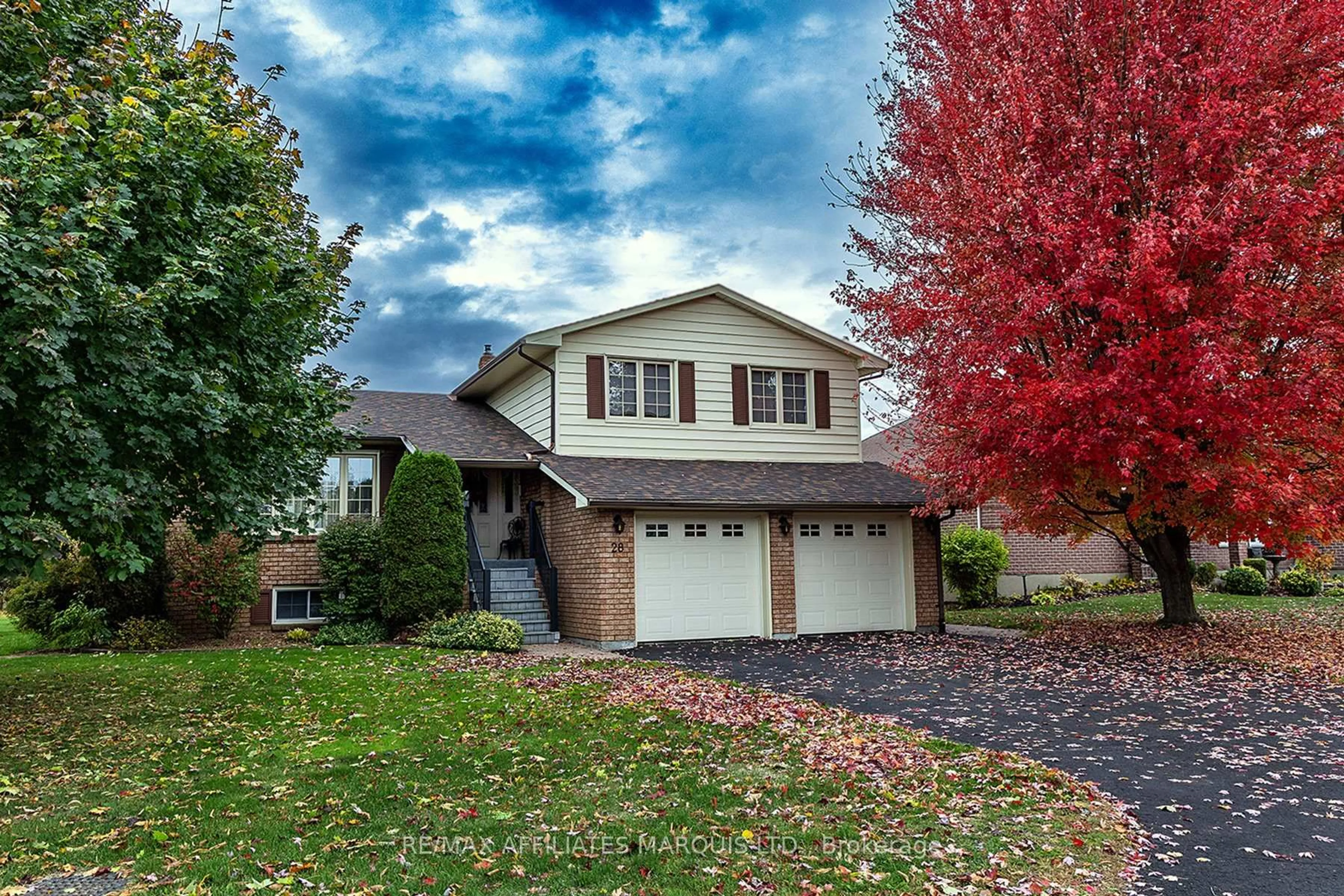 Home with vinyl exterior material, street for 28 Fairholme Dr, South Dundas Ontario K0C 1X0