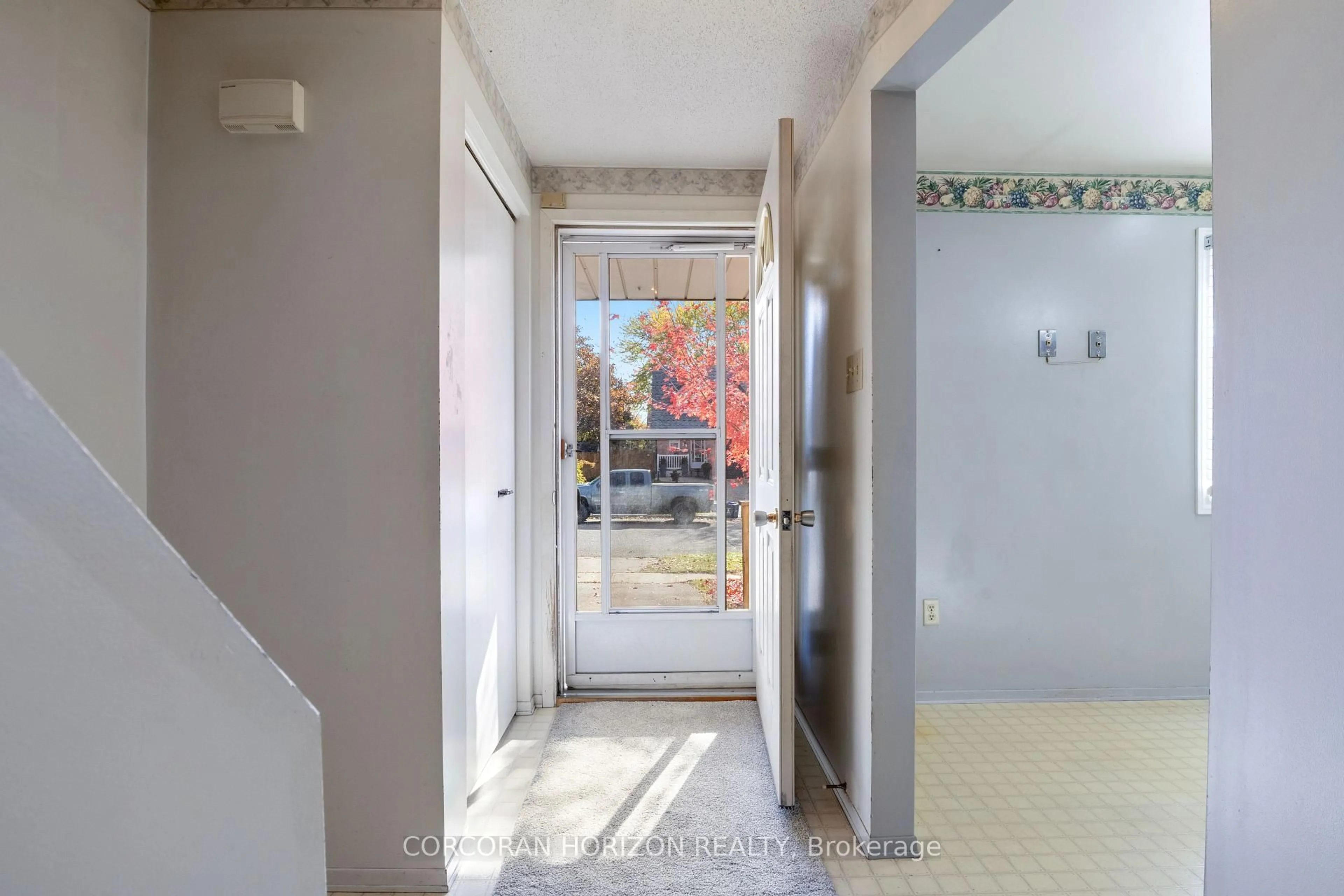 Indoor entryway for 26 Sandalwood Dr, Cambridge Ontario N1P 1A8