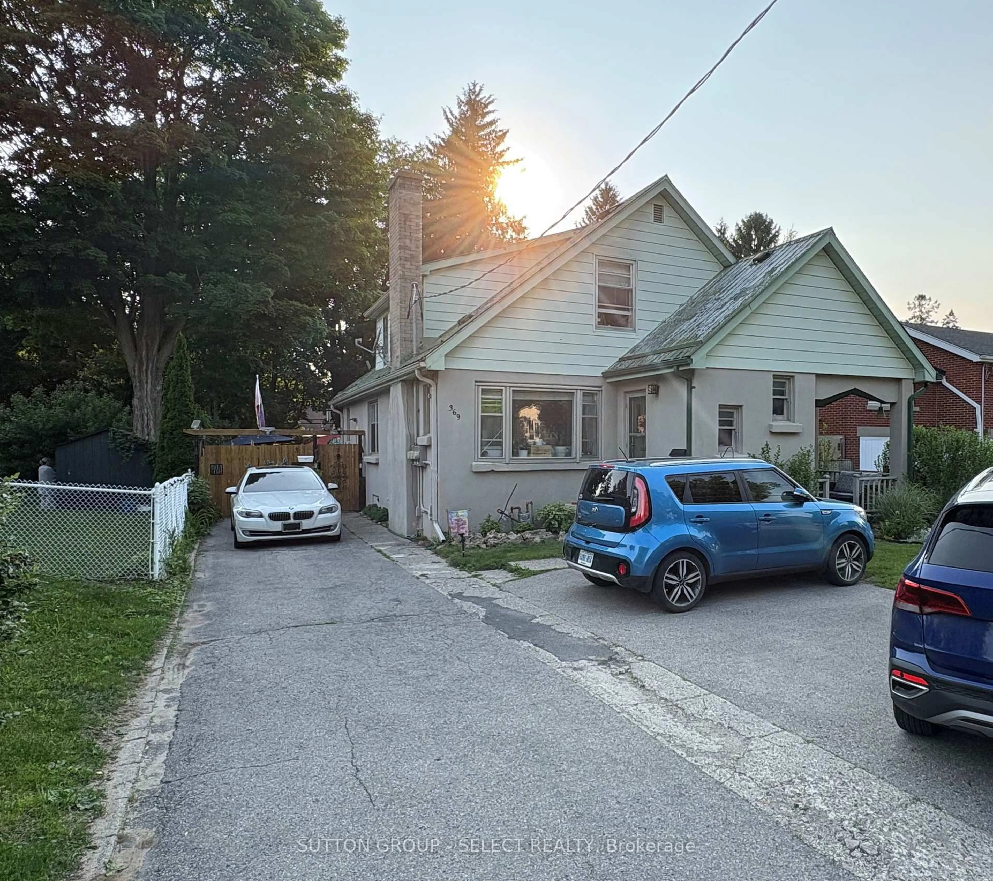 A pic from outside/outdoor area/front of a property/back of a property/a pic from drone, street for 369 BOLER Rd, London South Ontario N6K 2K6