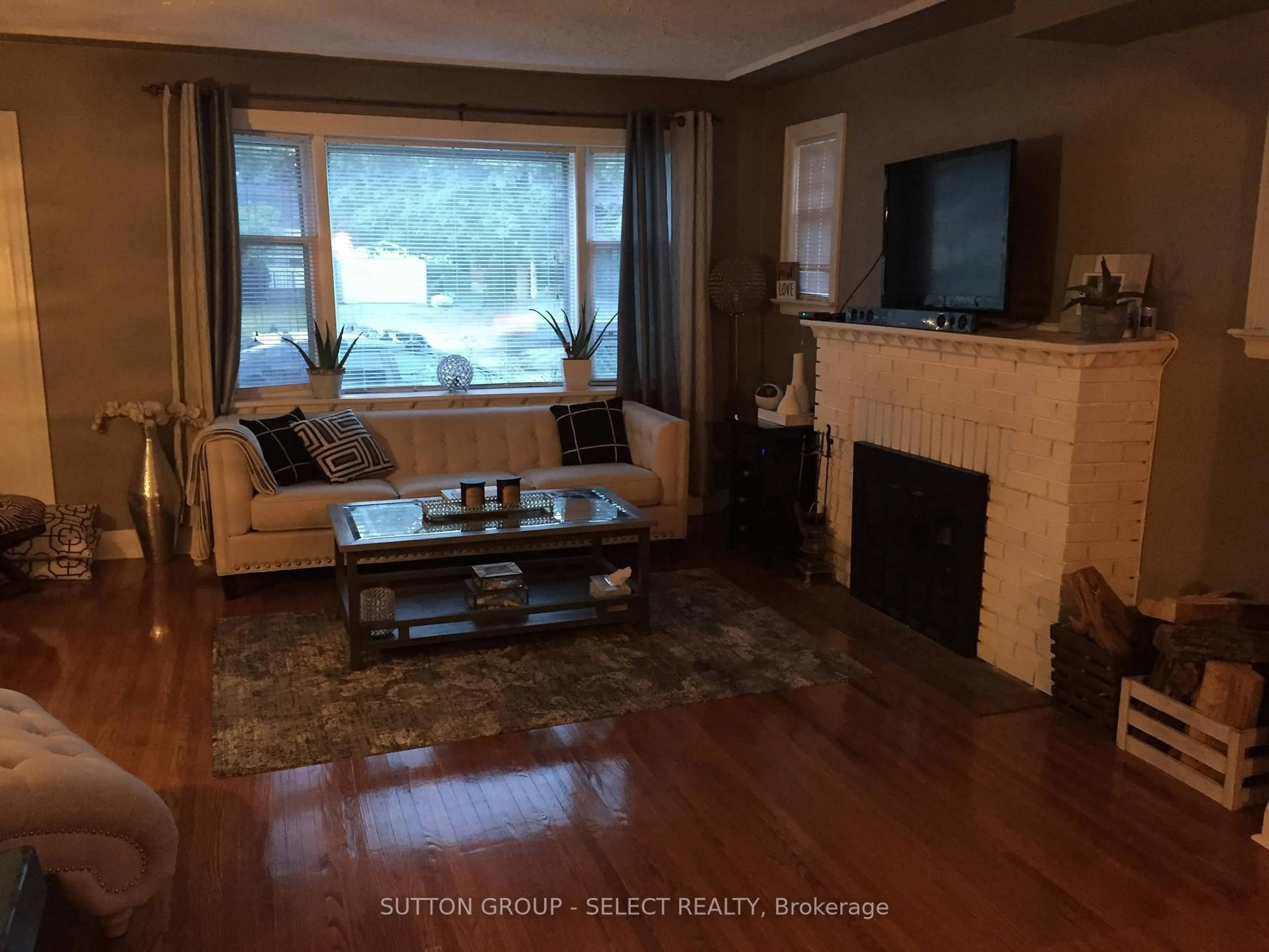 Living room with furniture, unknown for 369 BOLER Rd, London South Ontario N6K 2K6