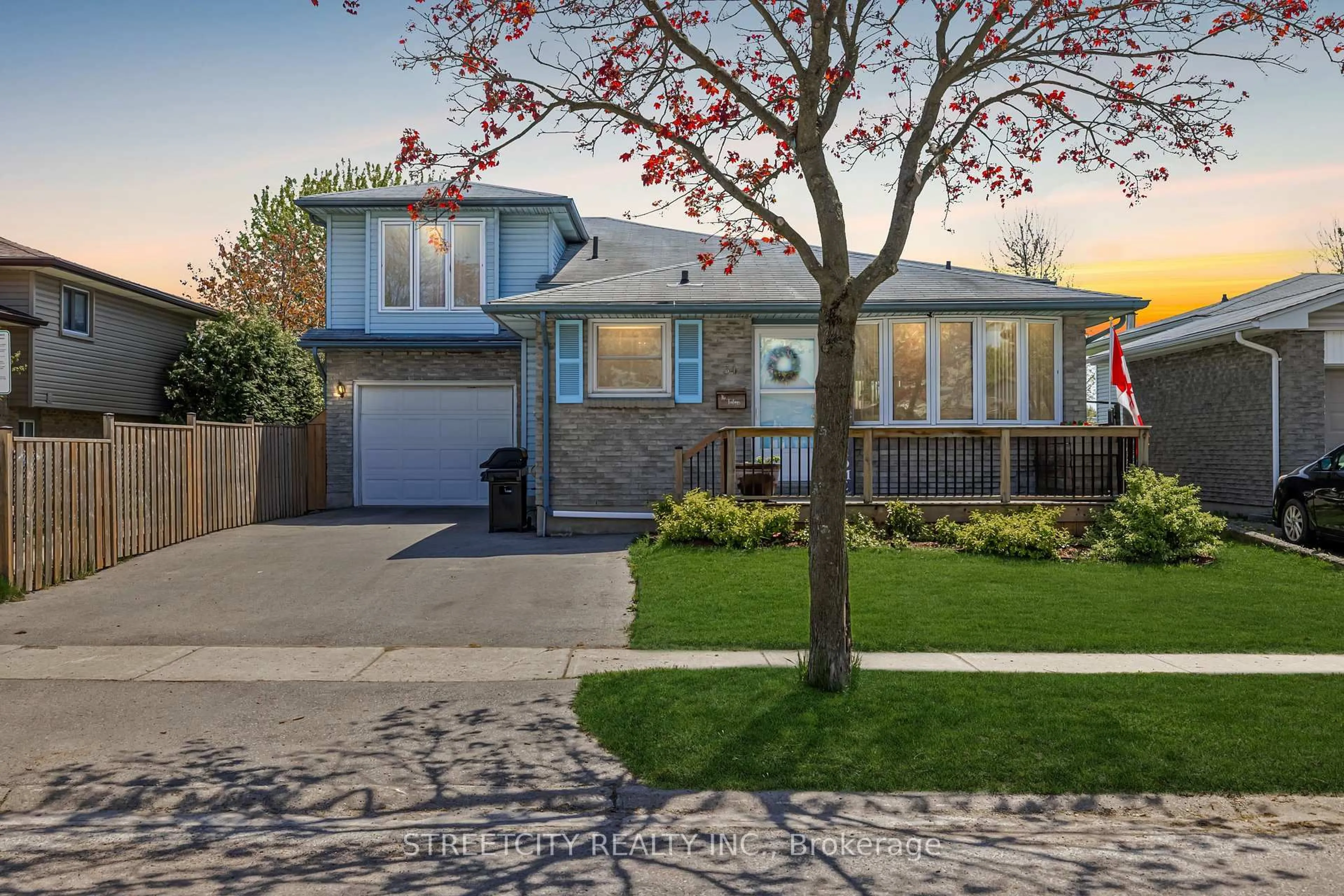 Home with vinyl exterior material, street for 34 BRIDLINGTON Rd, London South Ontario N6E 1X4