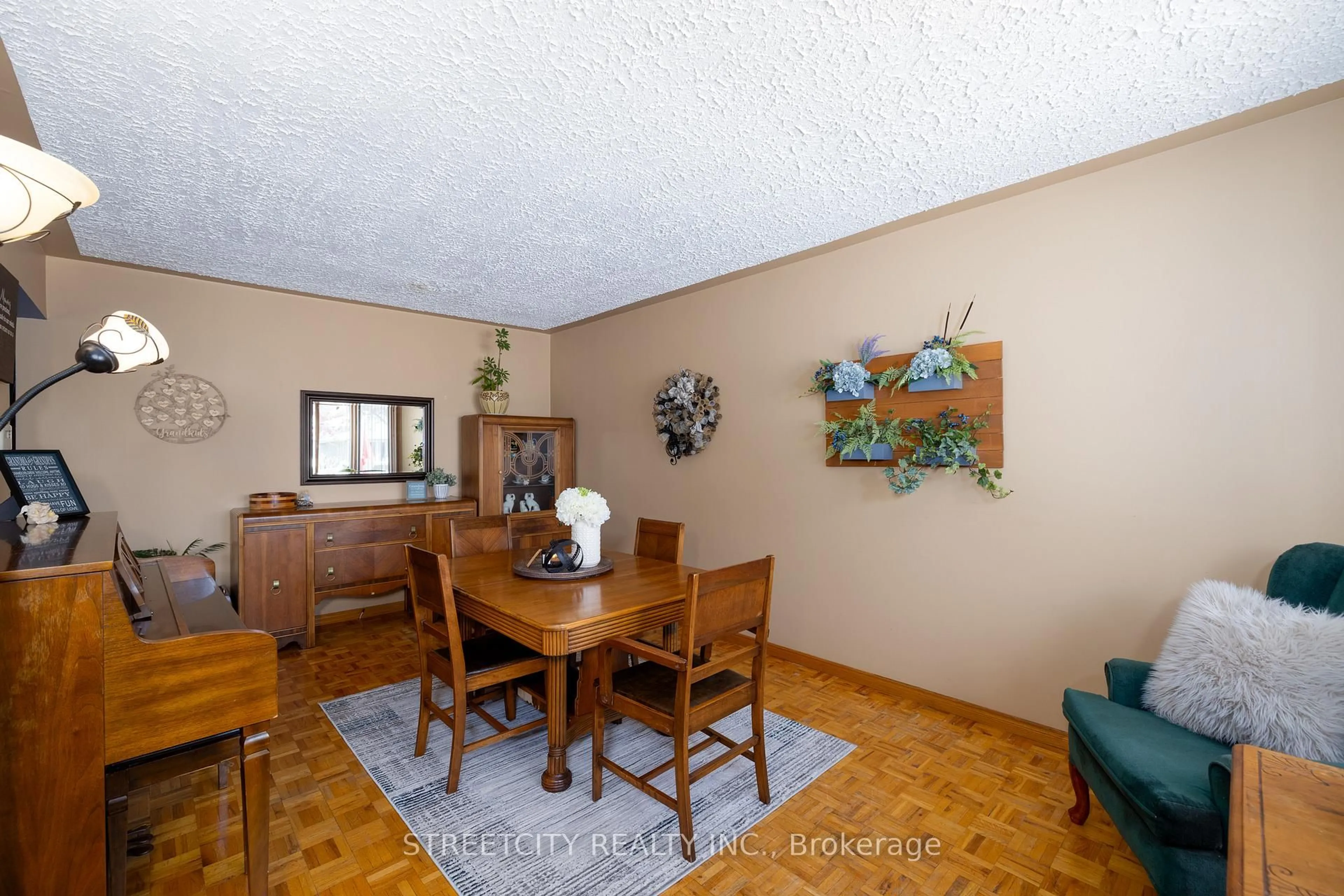 Dining room, unknown for 34 BRIDLINGTON Rd, London South Ontario N6E 1X4