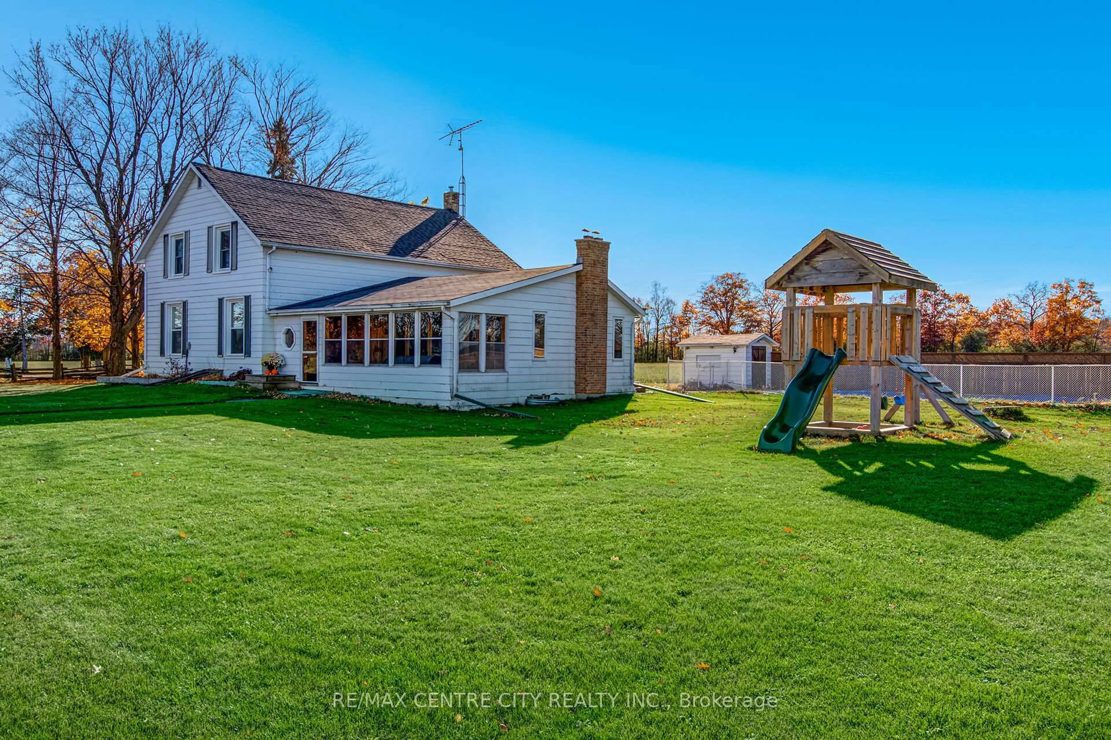 A pic from outside/outdoor area/front of a property/back of a property/a pic from drone, unknown for 1048 Fifth Line, Selwyn Ontario K9J 6X2