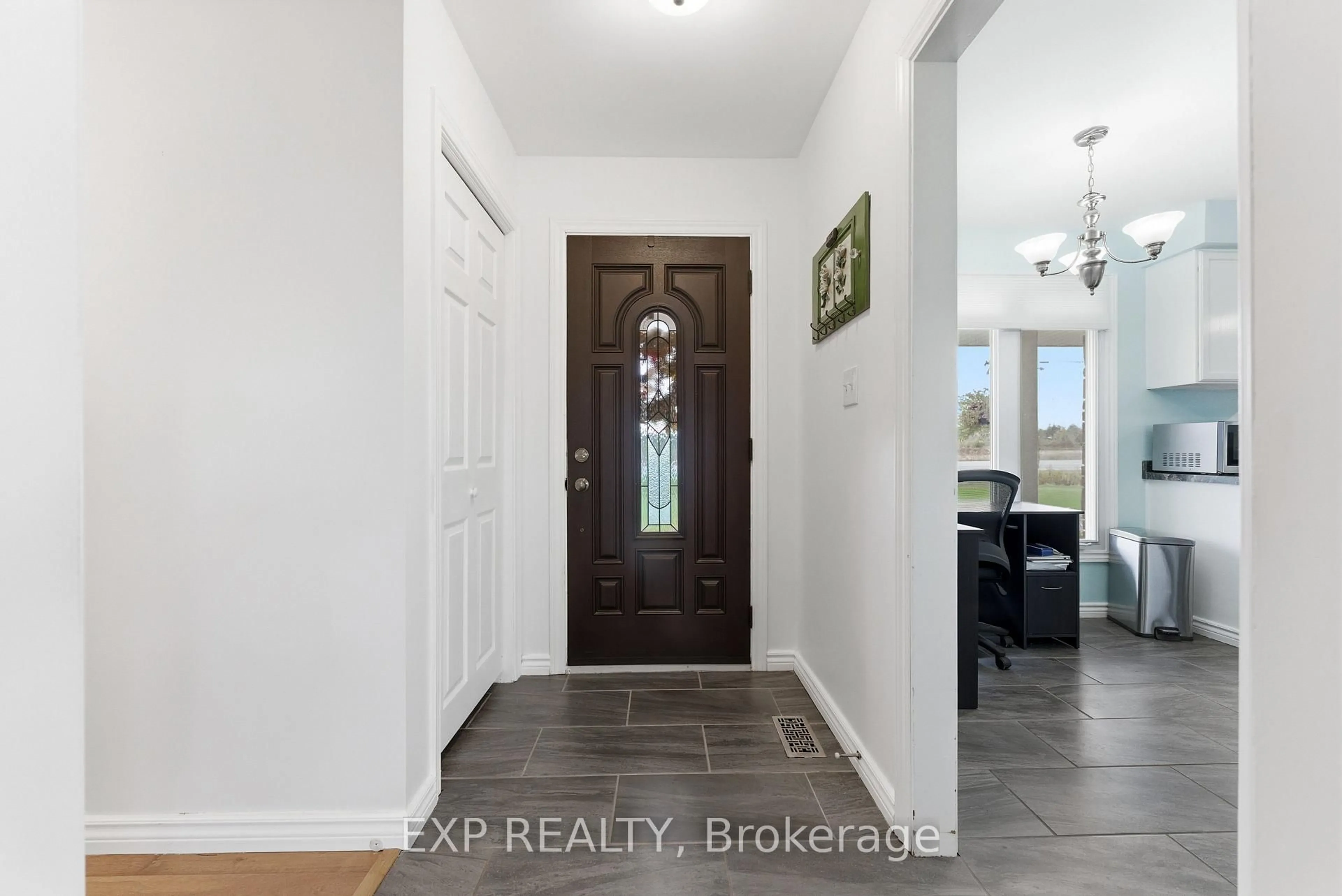 Indoor entryway for 5228 Old Hwy 2, Belleville Ontario K8N 4Z4