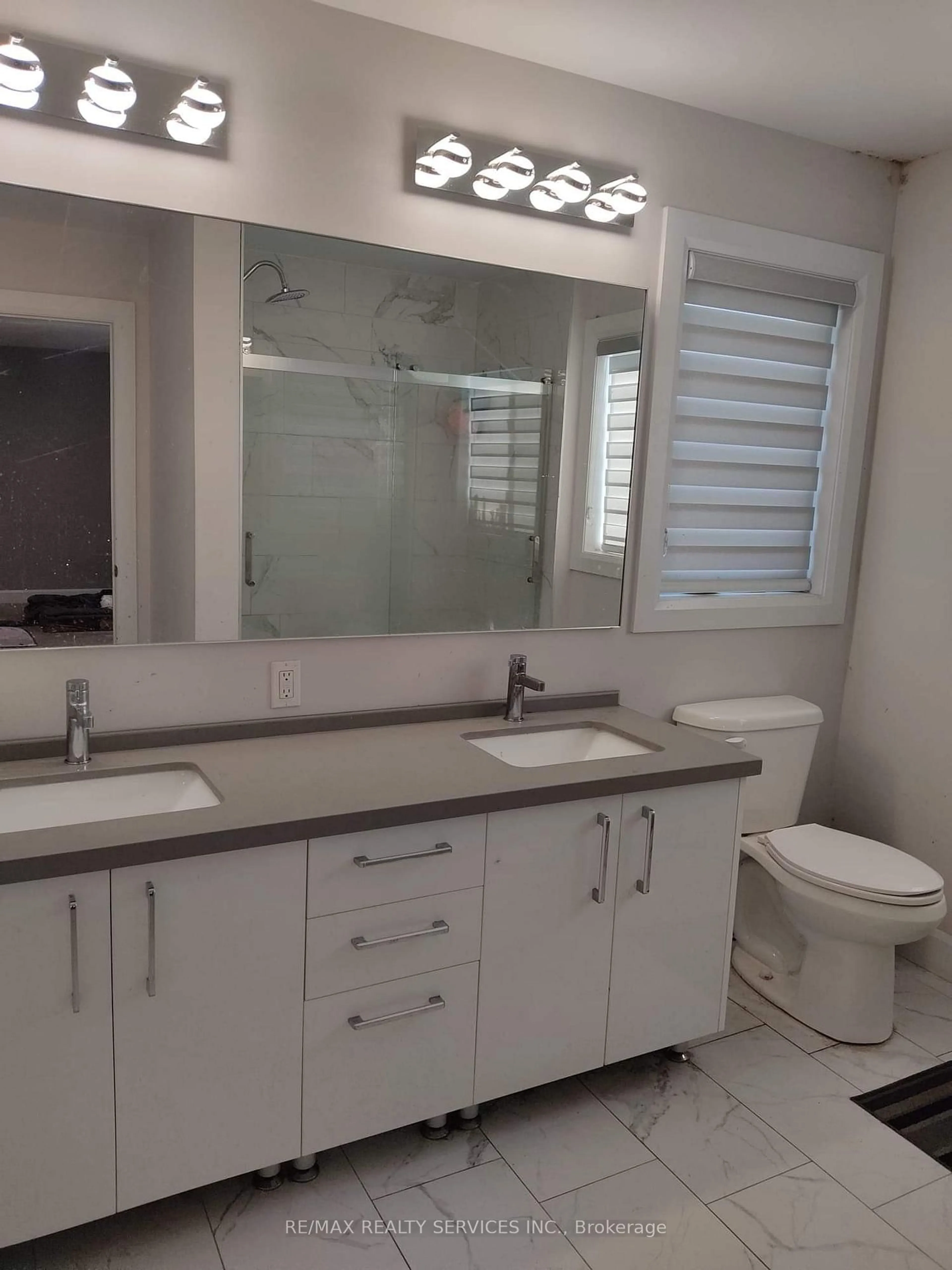 Standard bathroom, ceramic/tile floor for 1573 Dylan St, London East Ontario N5V 5J3