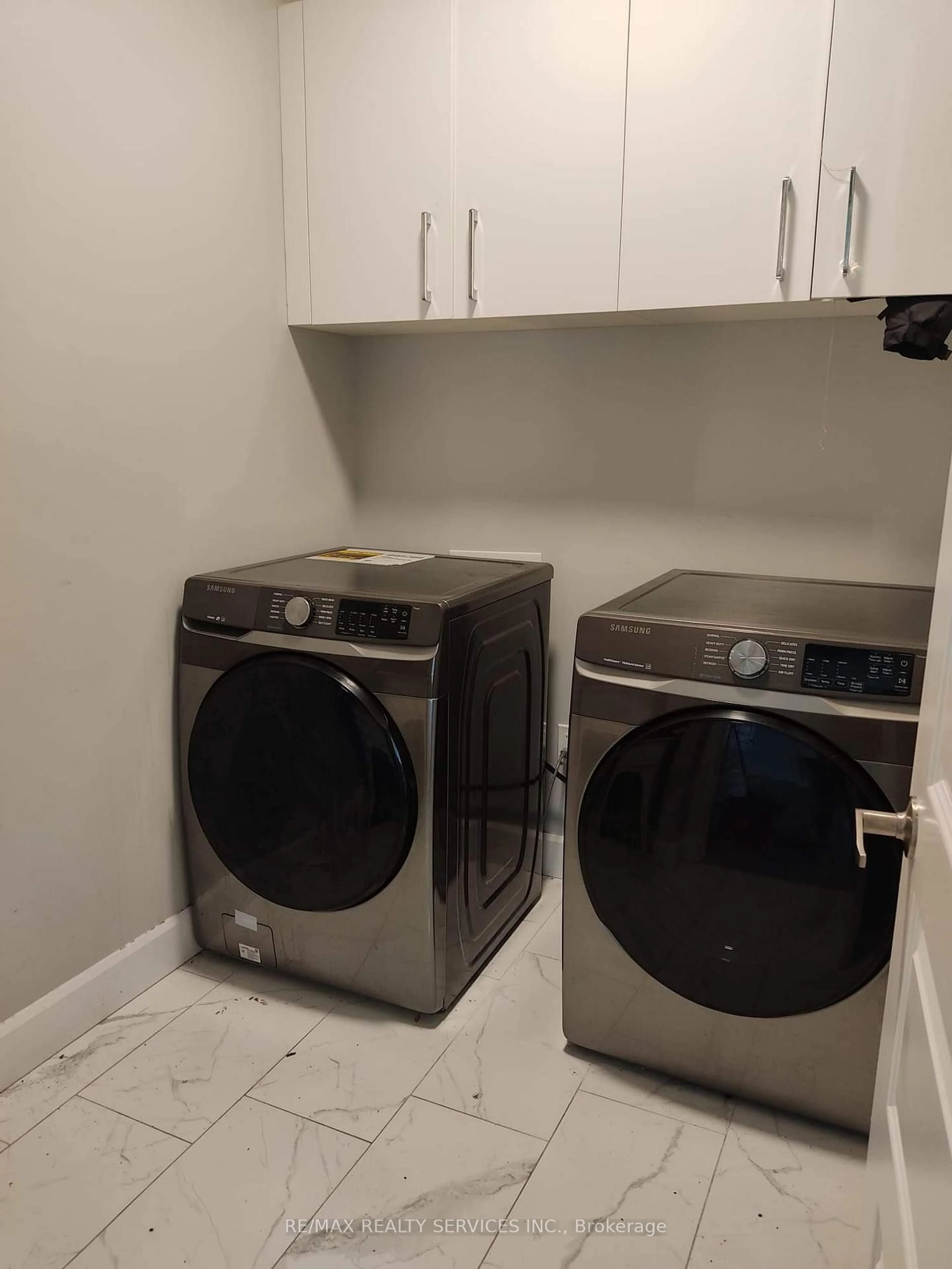 Laundry room for 1573 Dylan St, London East Ontario N5V 5J3
