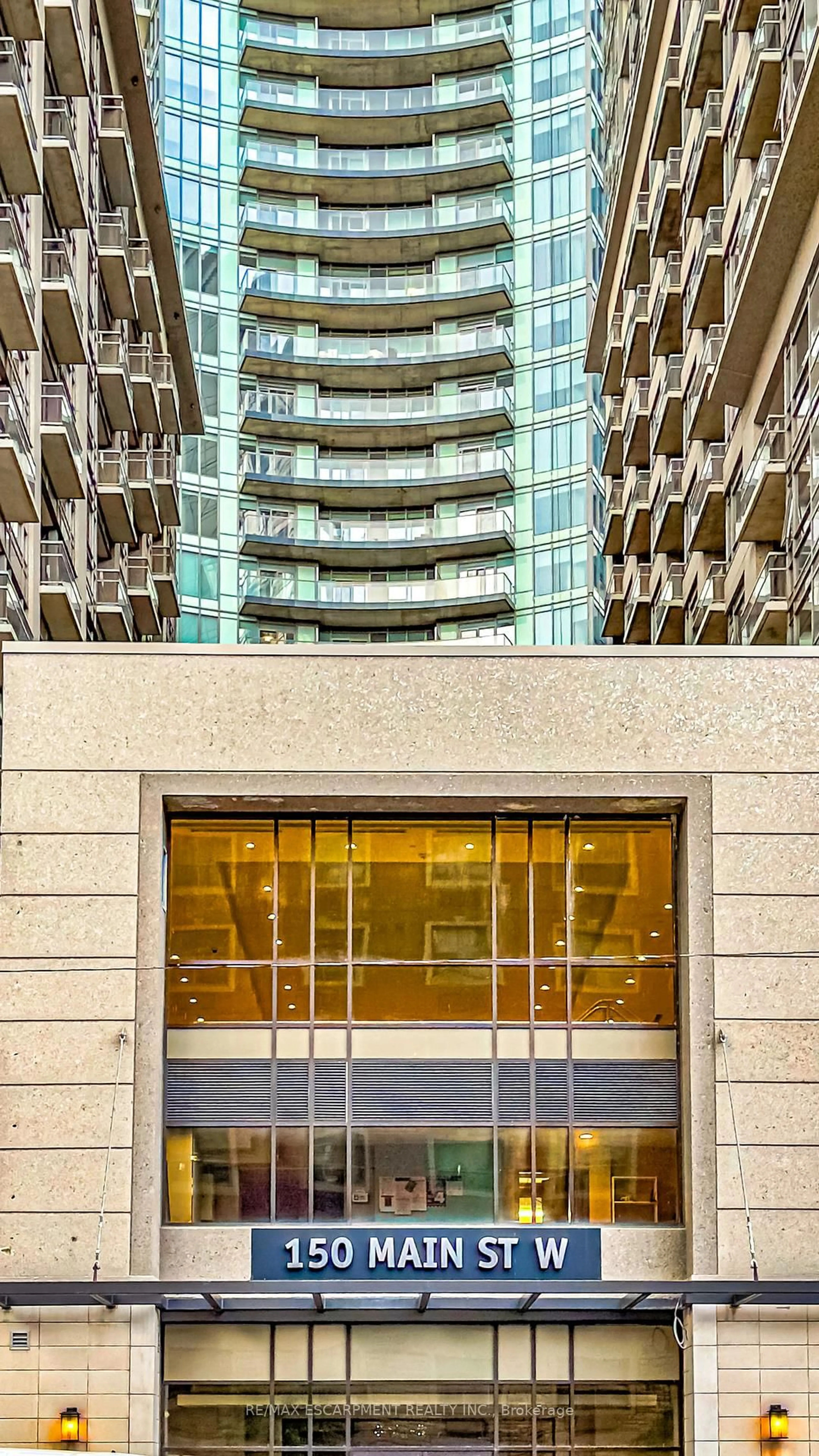 Indoor foyer for 150 Main St #801, Hamilton Ontario L8P 1H8