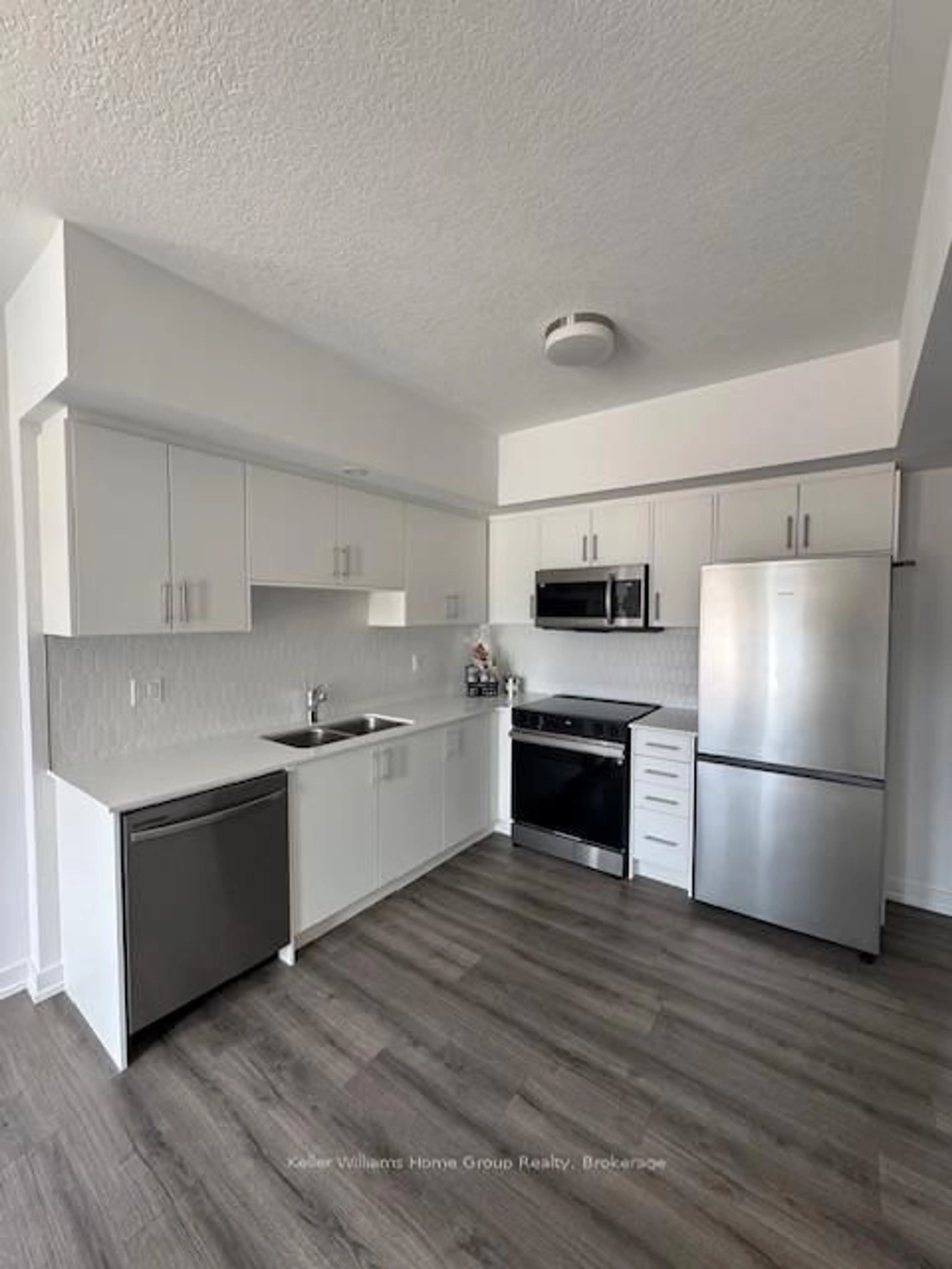 Standard kitchen, unknown for 940 St David St #34, Centre Wellington Ontario N1M 2W3