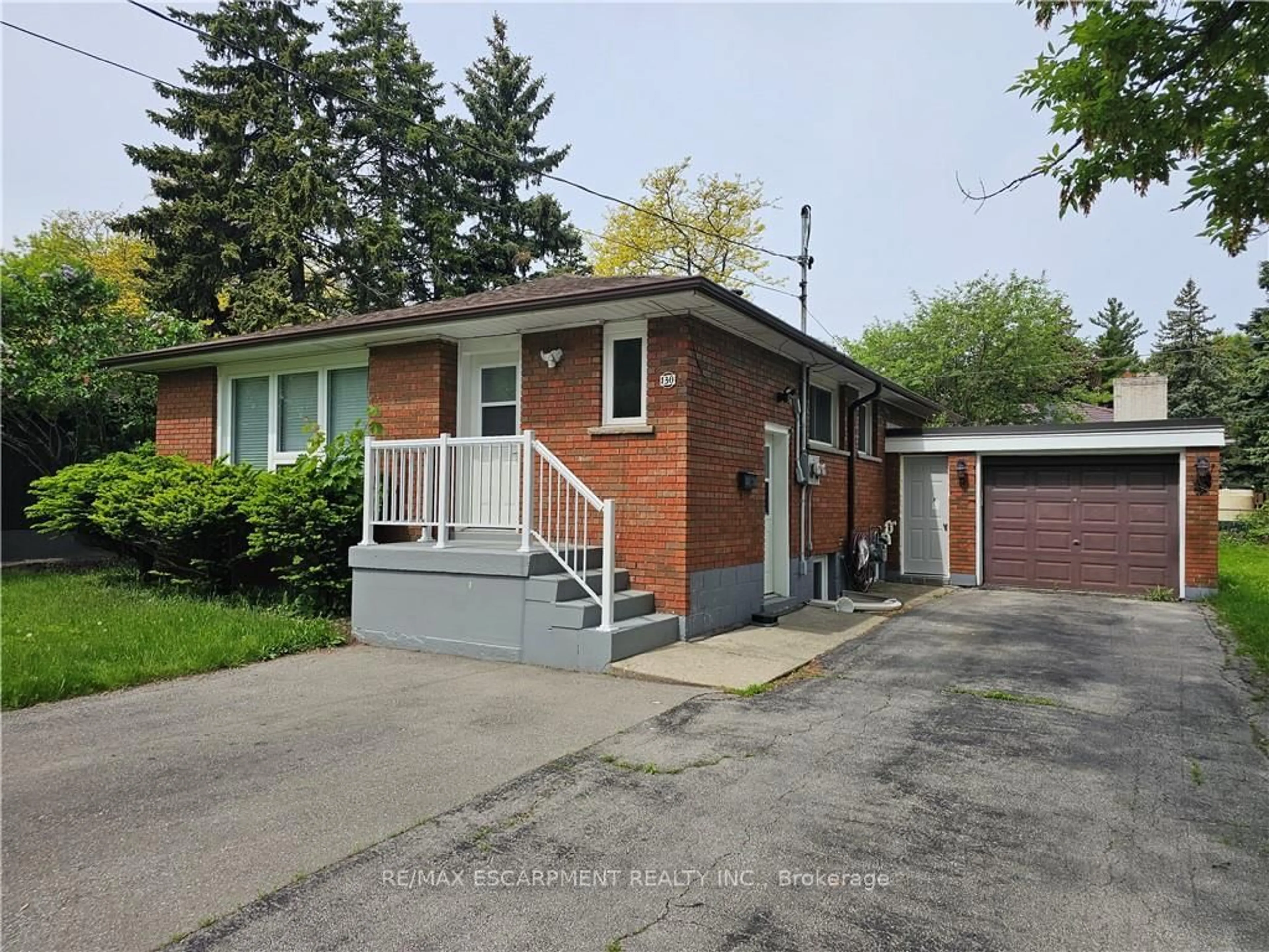 Home with brick exterior material, street for 130 West 34th St, Hamilton Ontario L9C 5K3