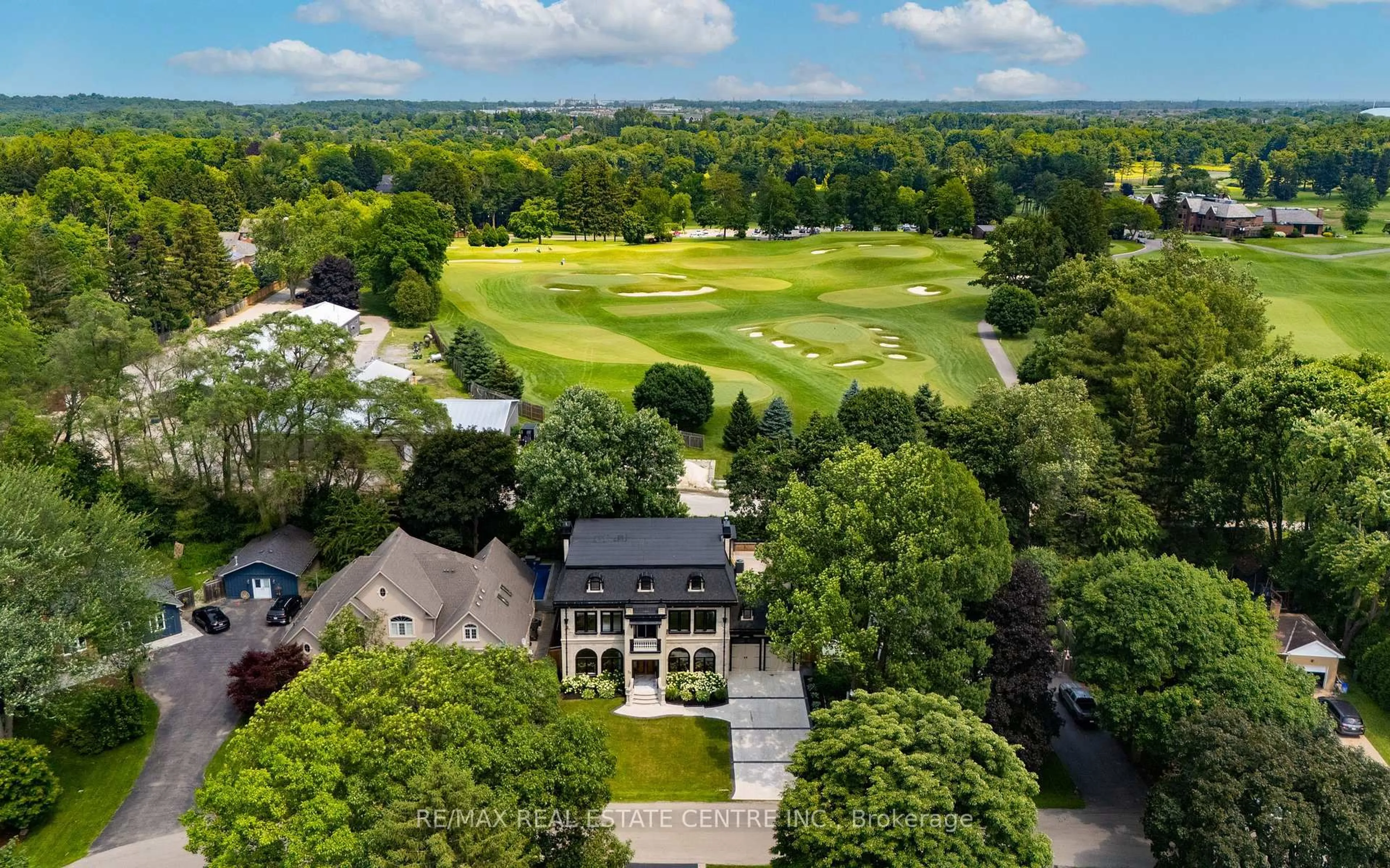 A pic from outside/outdoor area/front of a property/back of a property/a pic from drone, unknown for 23 Cameron Dr, Hamilton Ontario L9G 2L4