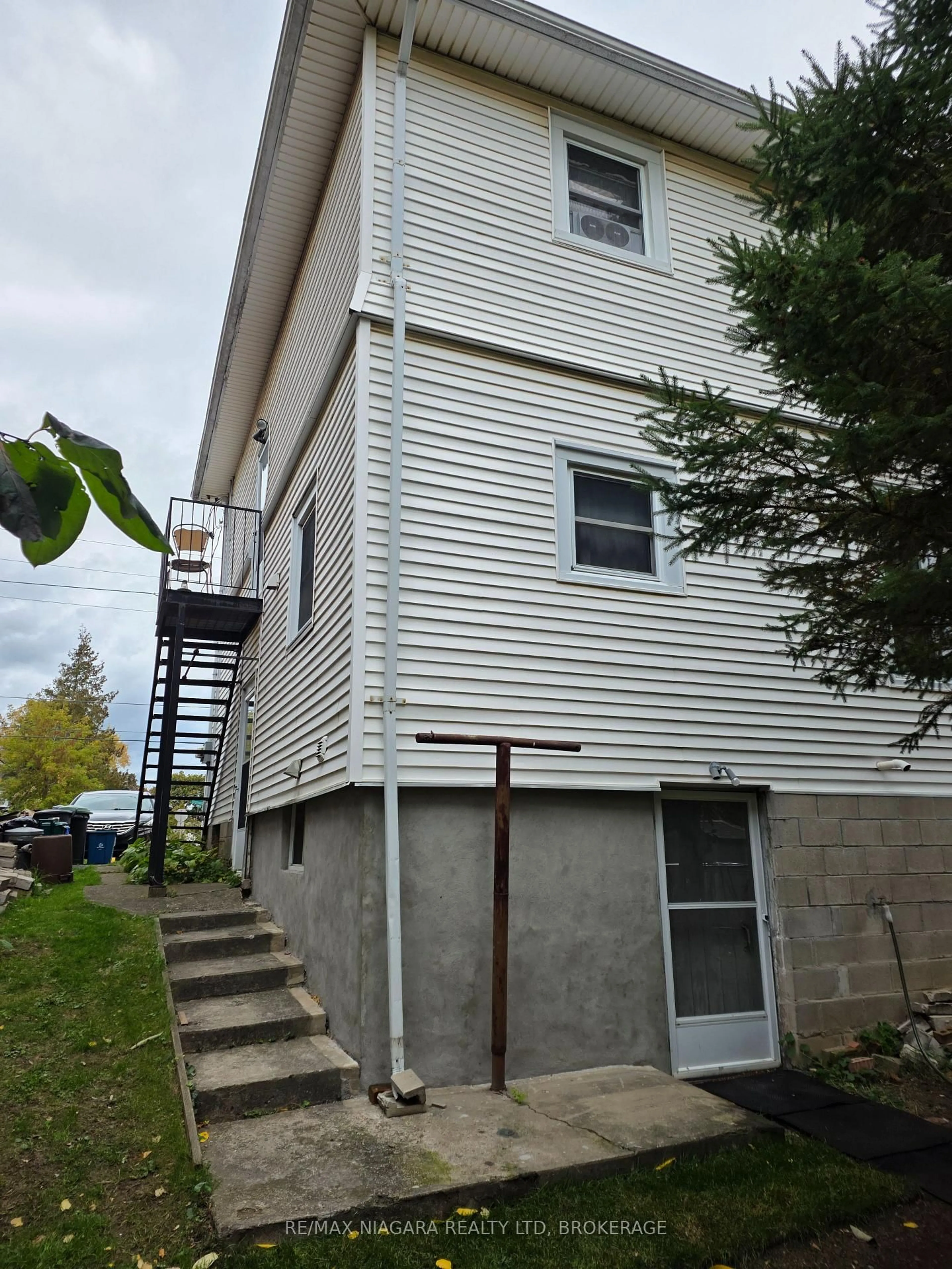 Unknown for 192 Queenston St, St. Catharines Ontario L2R 2Z7